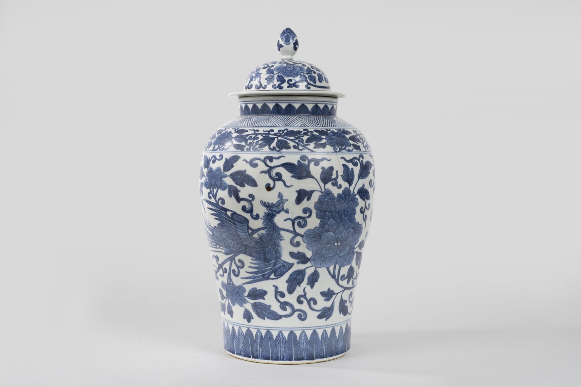 Blue and white porcelain vase with lid, China, 20th century - Image 2 of 3