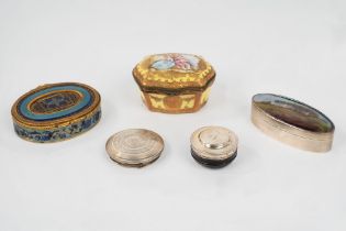 Lot consisting of three boxes and a powder compact, 19th-20th centuries