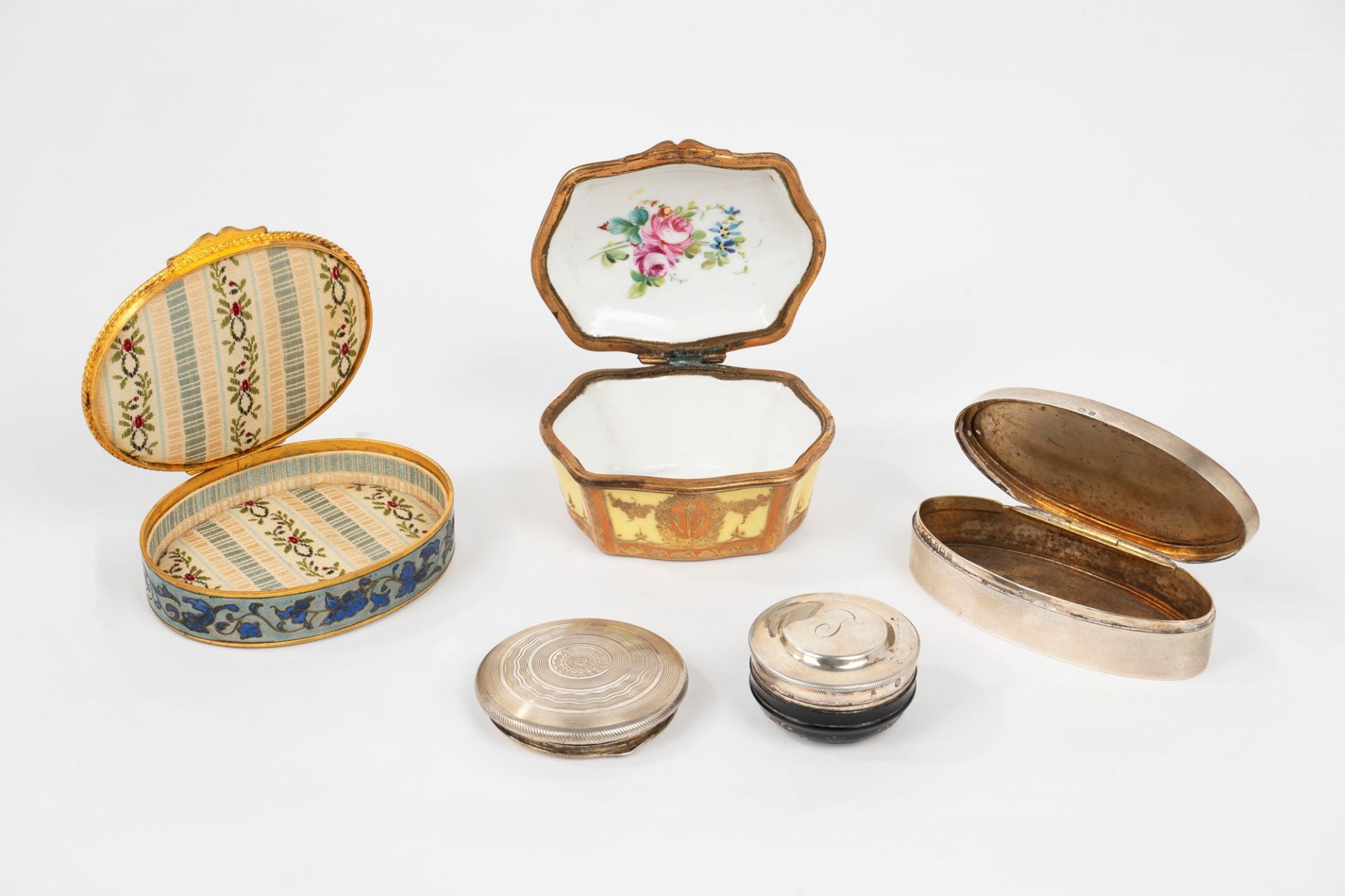 Lot consisting of three boxes and a powder compact, 19th-20th centuries - Image 3 of 6