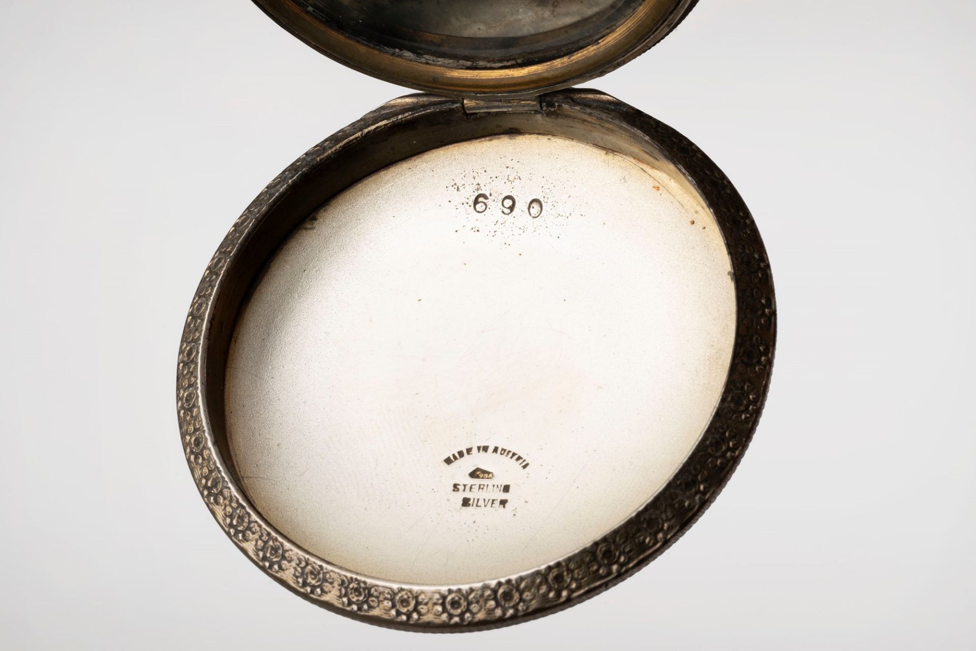 Lot consisting of three boxes and a powder compact, 19th-20th centuries - Image 4 of 6