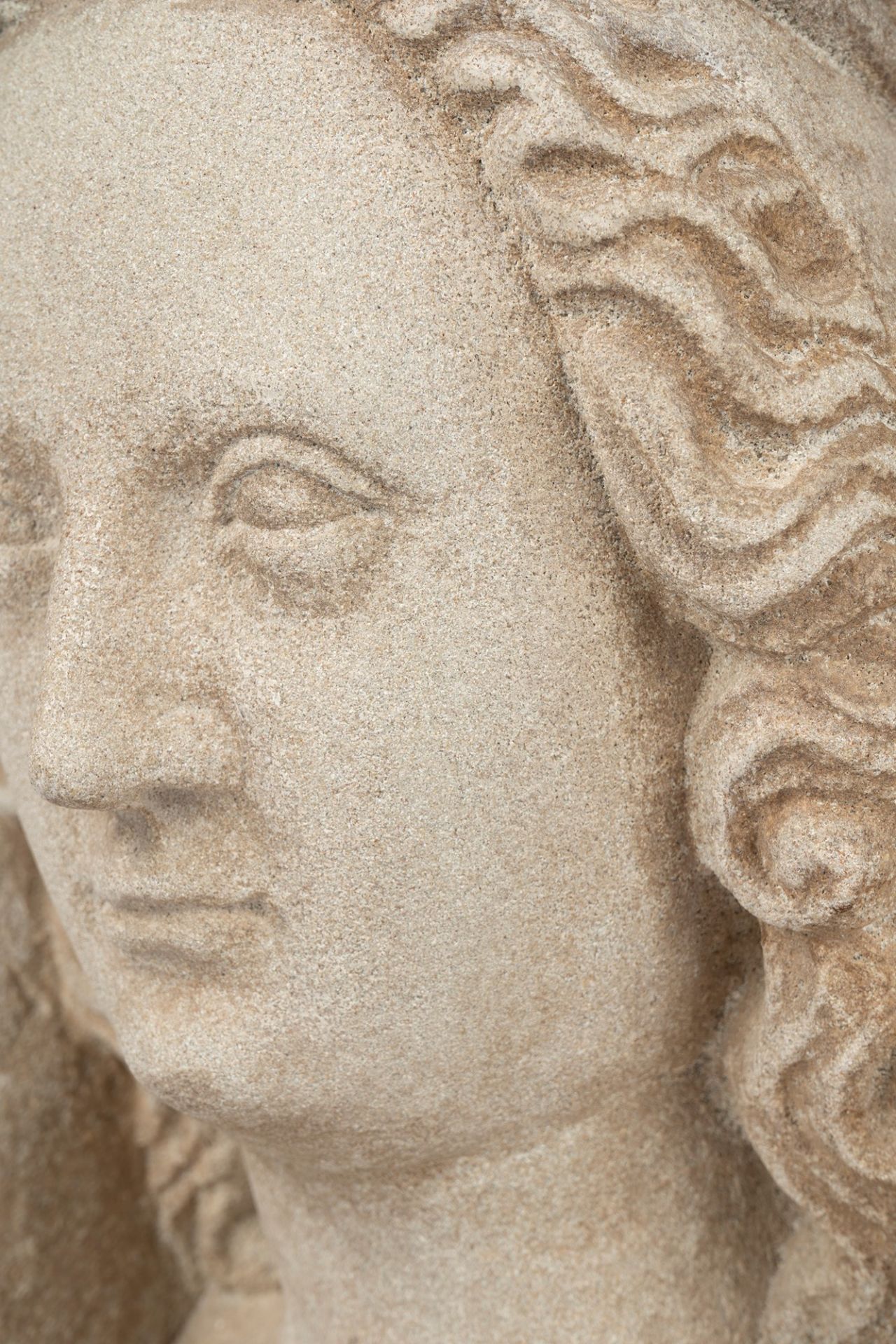 French school - Sandstone sculpture depicting a bust of the crowned Madonna - Bild 5 aus 6