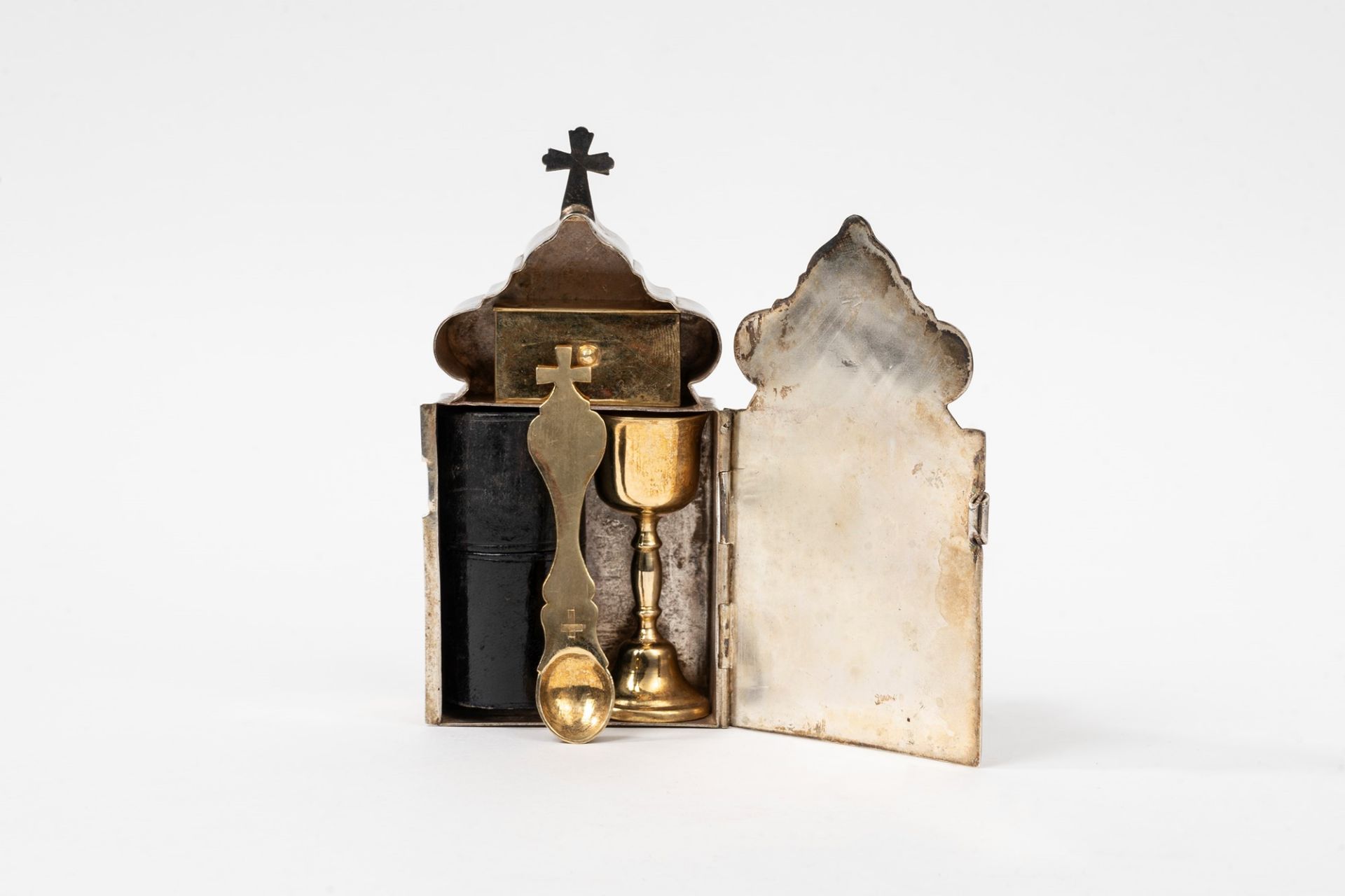 Portable mass box containing Eucharistic instruments, Russia, 19th century - Image 2 of 6
