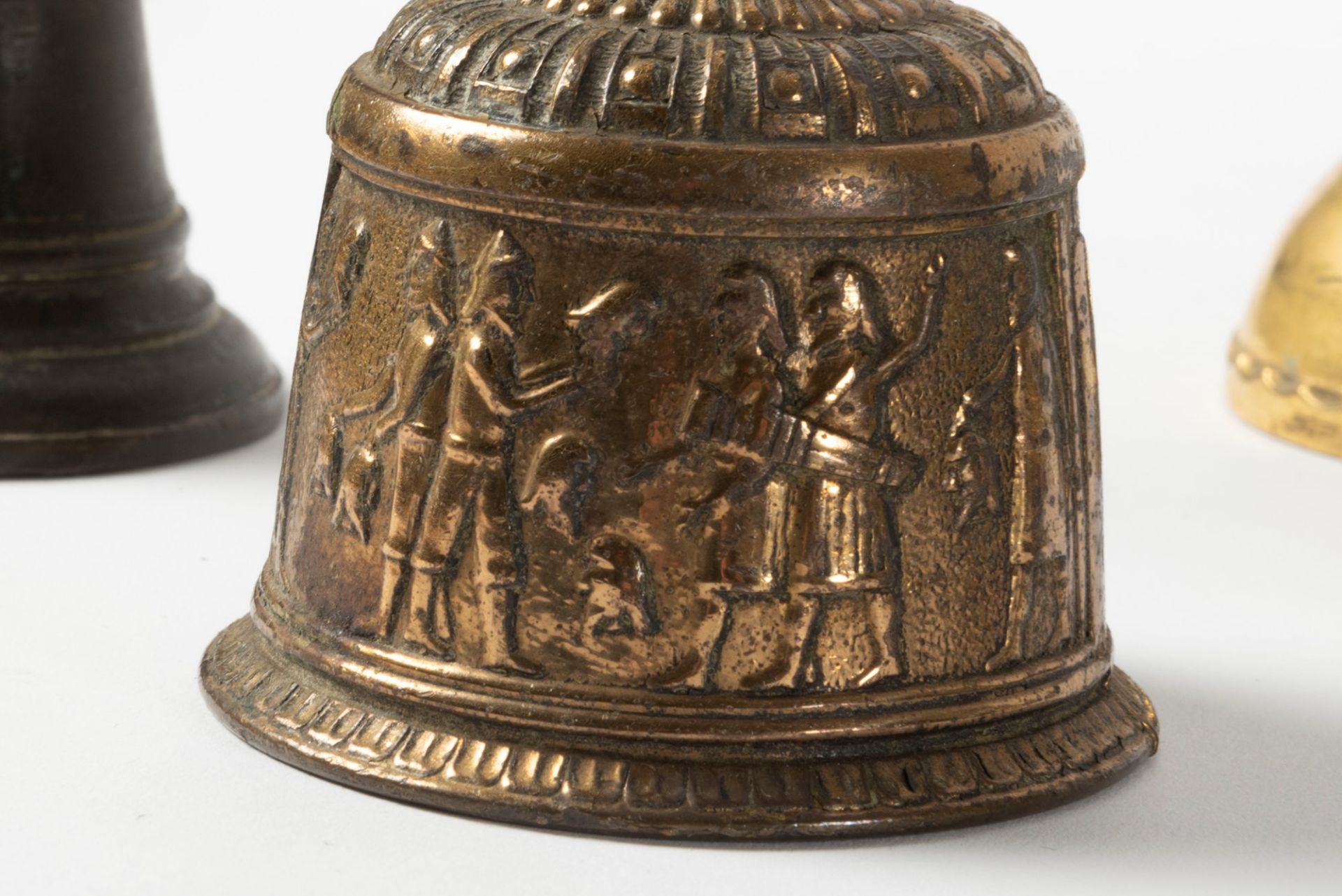 Lot consisting of 17 bells in various metals and bronze, various periods - Bild 2 aus 4
