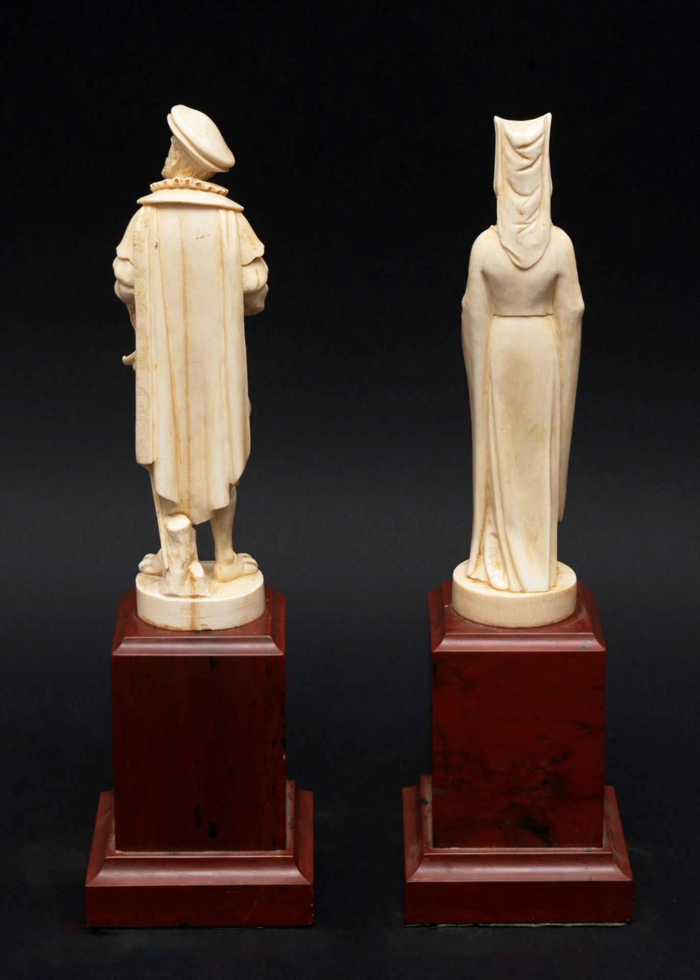 Italian school, XIX century - ☼ Pair of ivory sculptures depicting a nobleman and noblewoman in Rena - Bild 2 aus 2