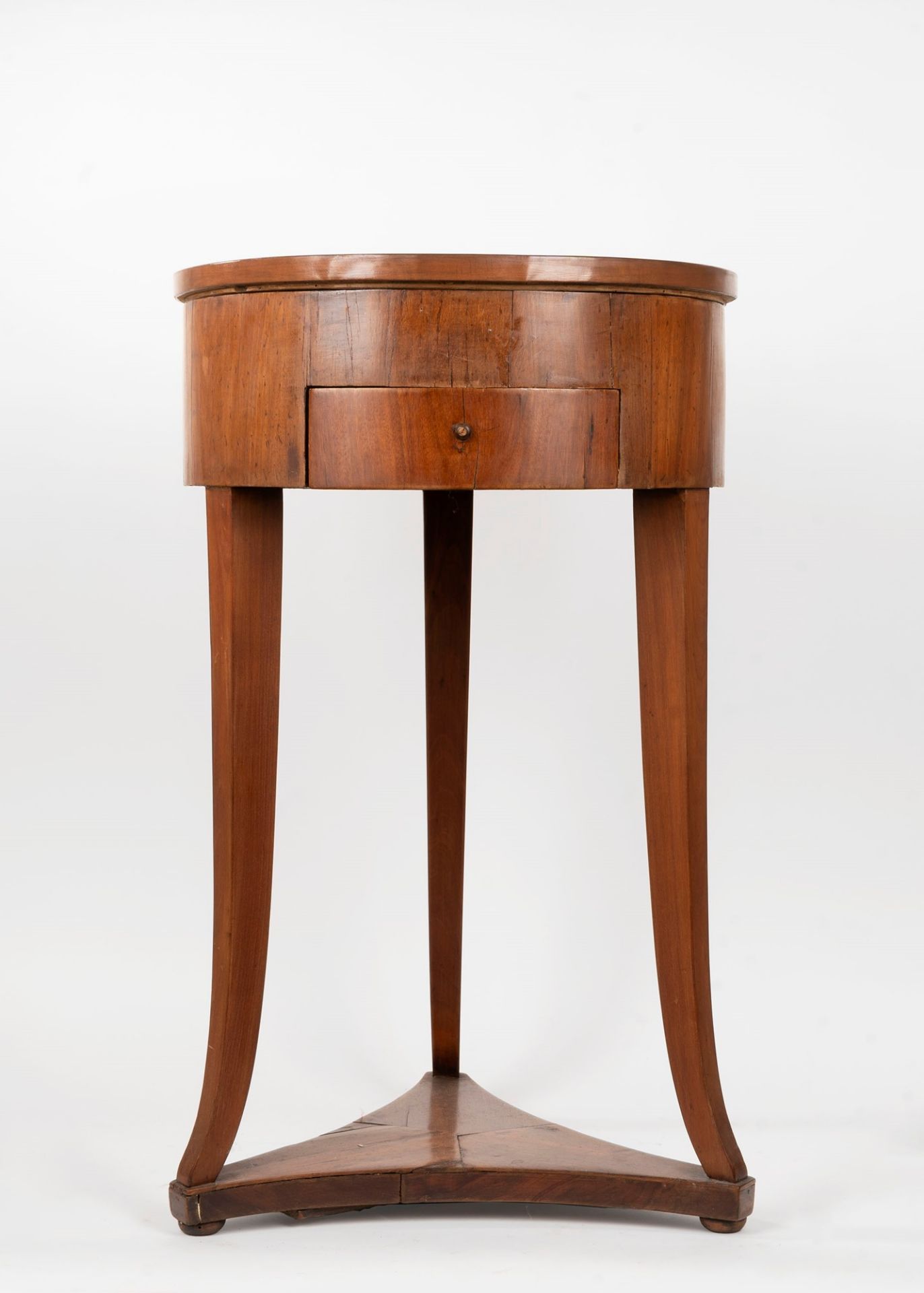 Round wooden work table with tourning top and drawer, 19th century - Bild 2 aus 3