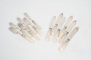 Cutlery set with mother-of-pearl handle and silver band, England, early 20th century