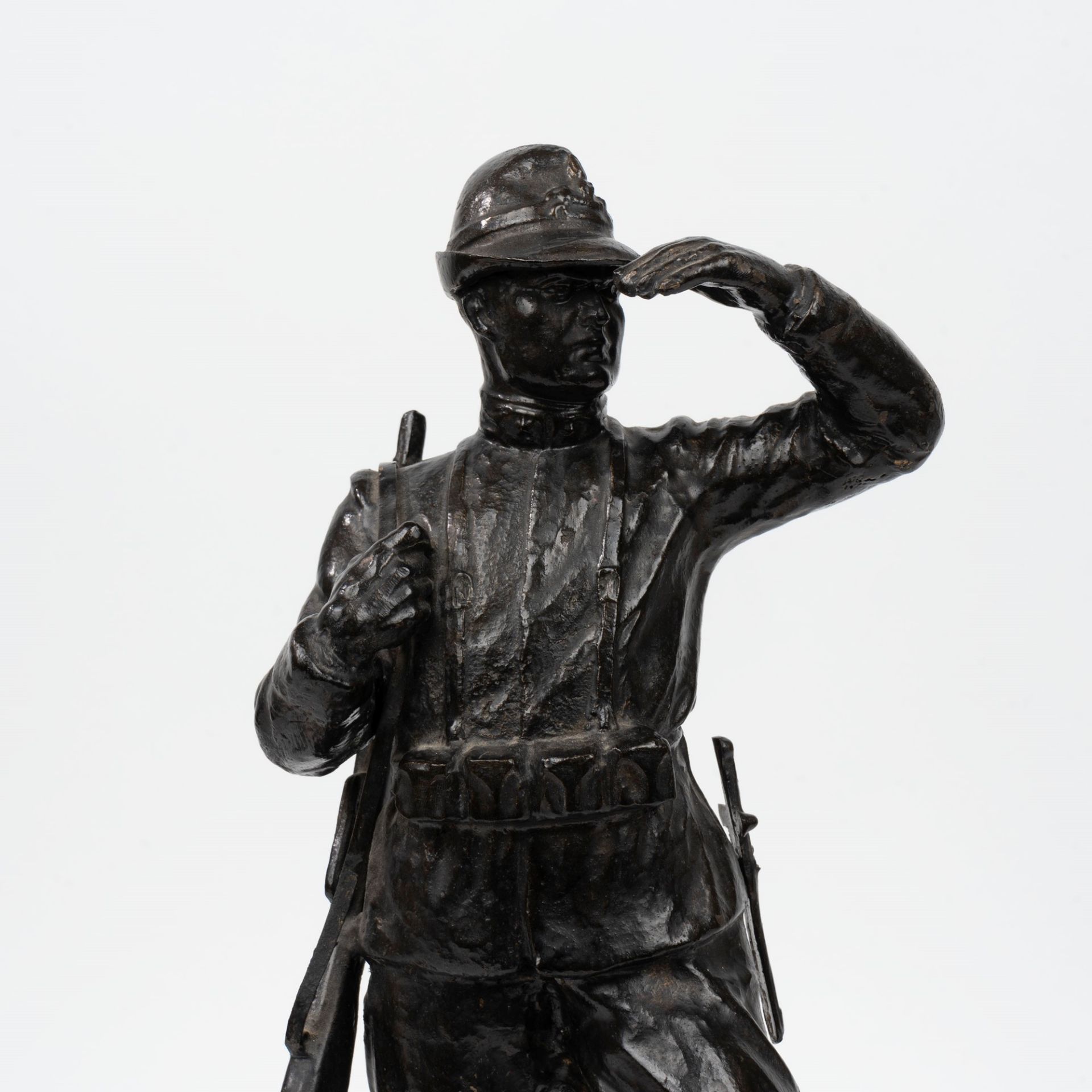 Dark patina bronze sculpture depicting a soldier from the Guardia di Finanza, early 20th century - Image 2 of 5