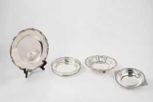 Lot consisting of a plate and three silver centerpieces, 20th century