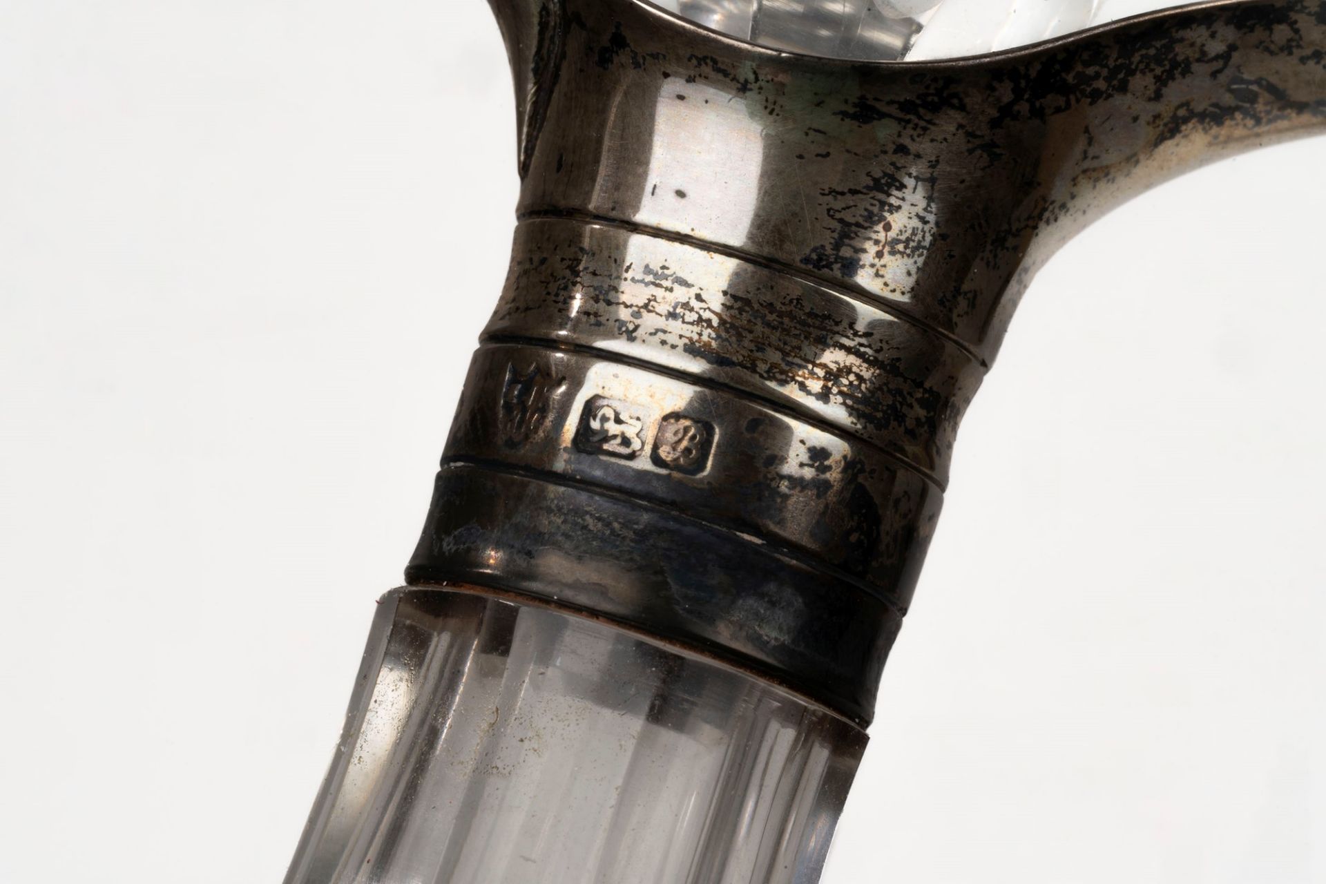 Silver and crystal oil and vinegar holder, London, early 20th century - Image 3 of 3