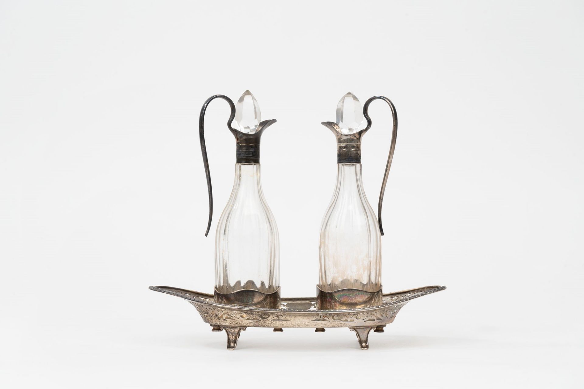 Silver and crystal oil and vinegar holder, London, early 20th century - Image 2 of 3