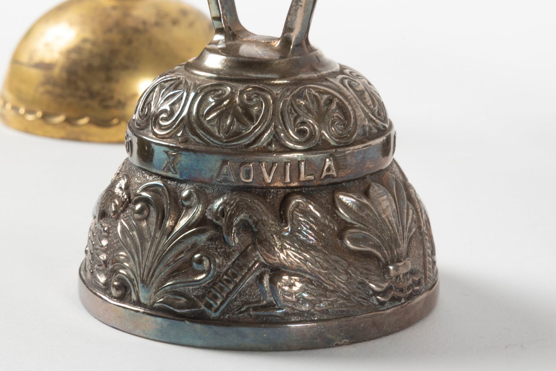 Lot consisting of 17 bells in various metals and bronze, various periods - Bild 3 aus 4
