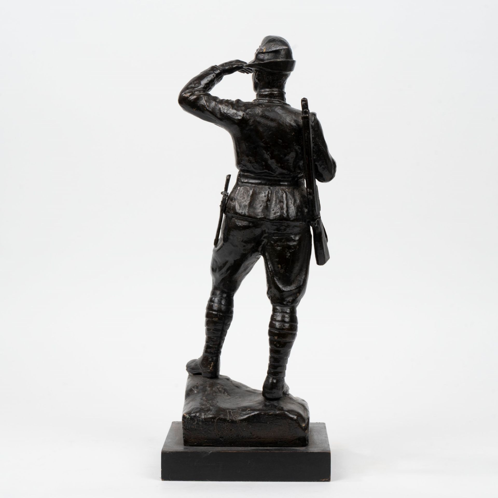 Dark patina bronze sculpture depicting a soldier from the Guardia di Finanza, early 20th century - Image 4 of 5