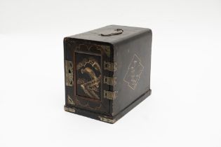 Small cabinet in black lacquer with gold decorations, Japan Meiji period (1868-1912)