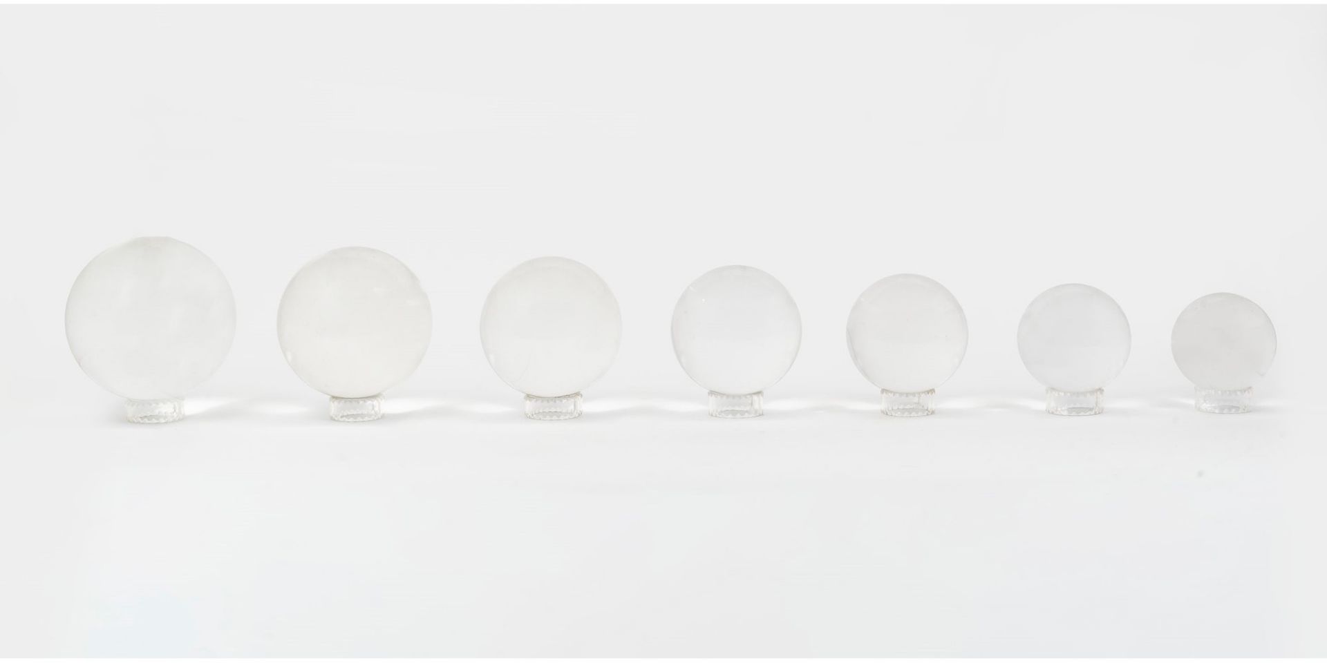 Lot consisting of seven Guzzini plexiglass spheres, 20th century