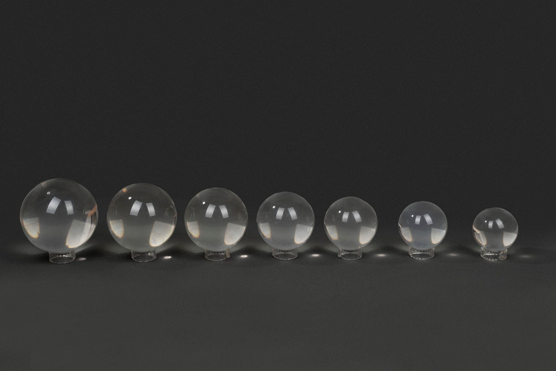 Lot consisting of seven Guzzini plexiglass spheres, 20th century - Image 2 of 2