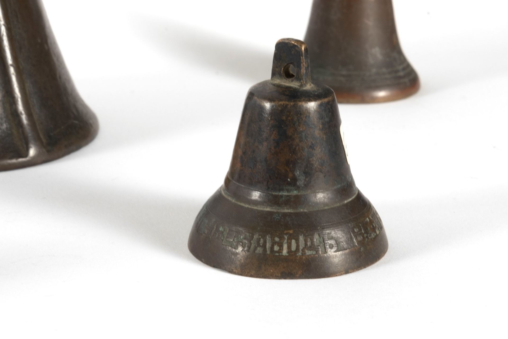 Lot consisting of 17 bells in various metals and bronze, various periods - Bild 4 aus 4