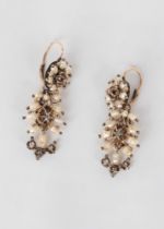 Pair of earrings in 9k gold and pearls and diamond roses, 18th-19th centuries
