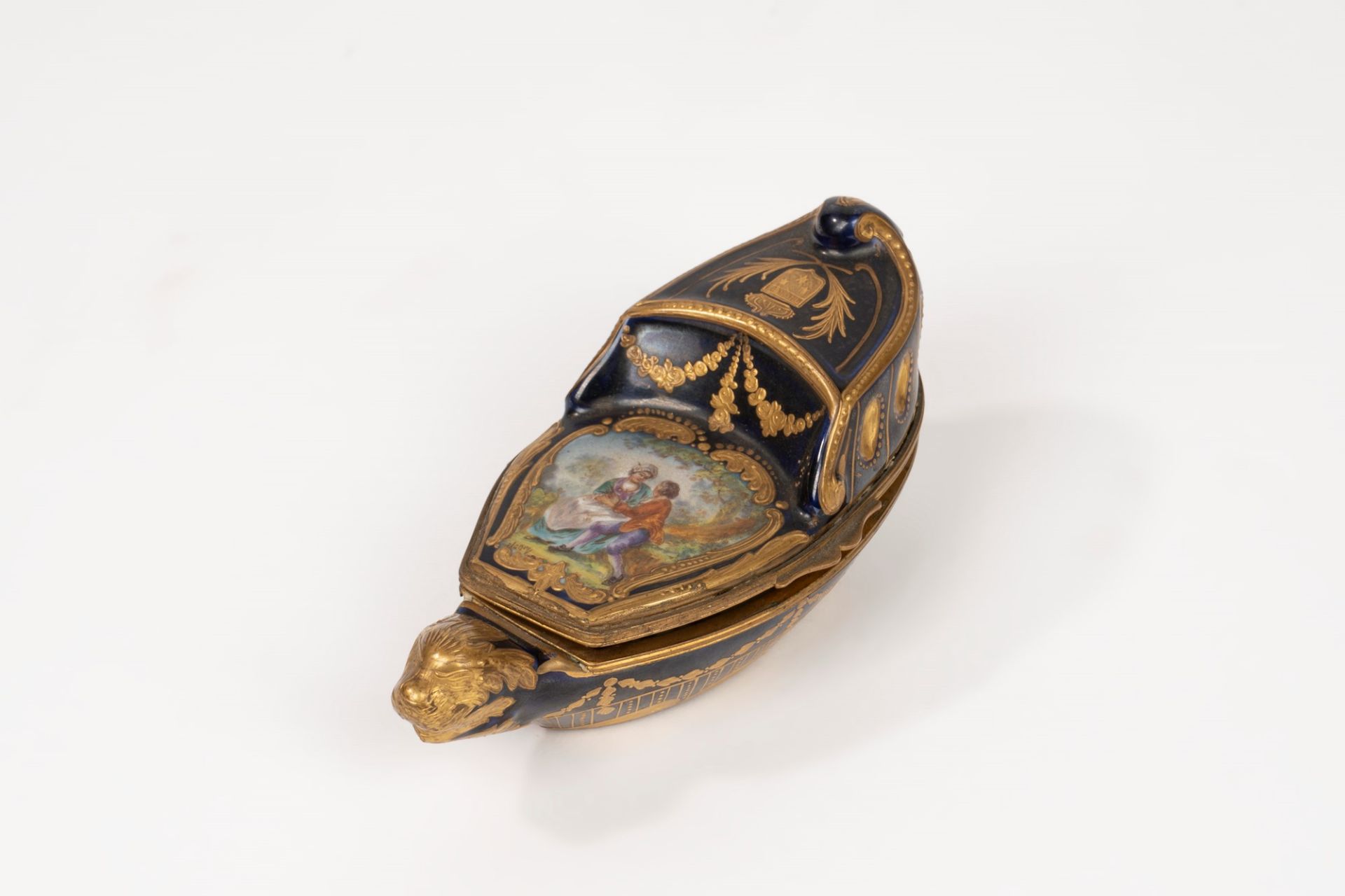 Snuffbox in polychrome porcelain and gilded bronze finishes, Sevres manufacture, late 19th century