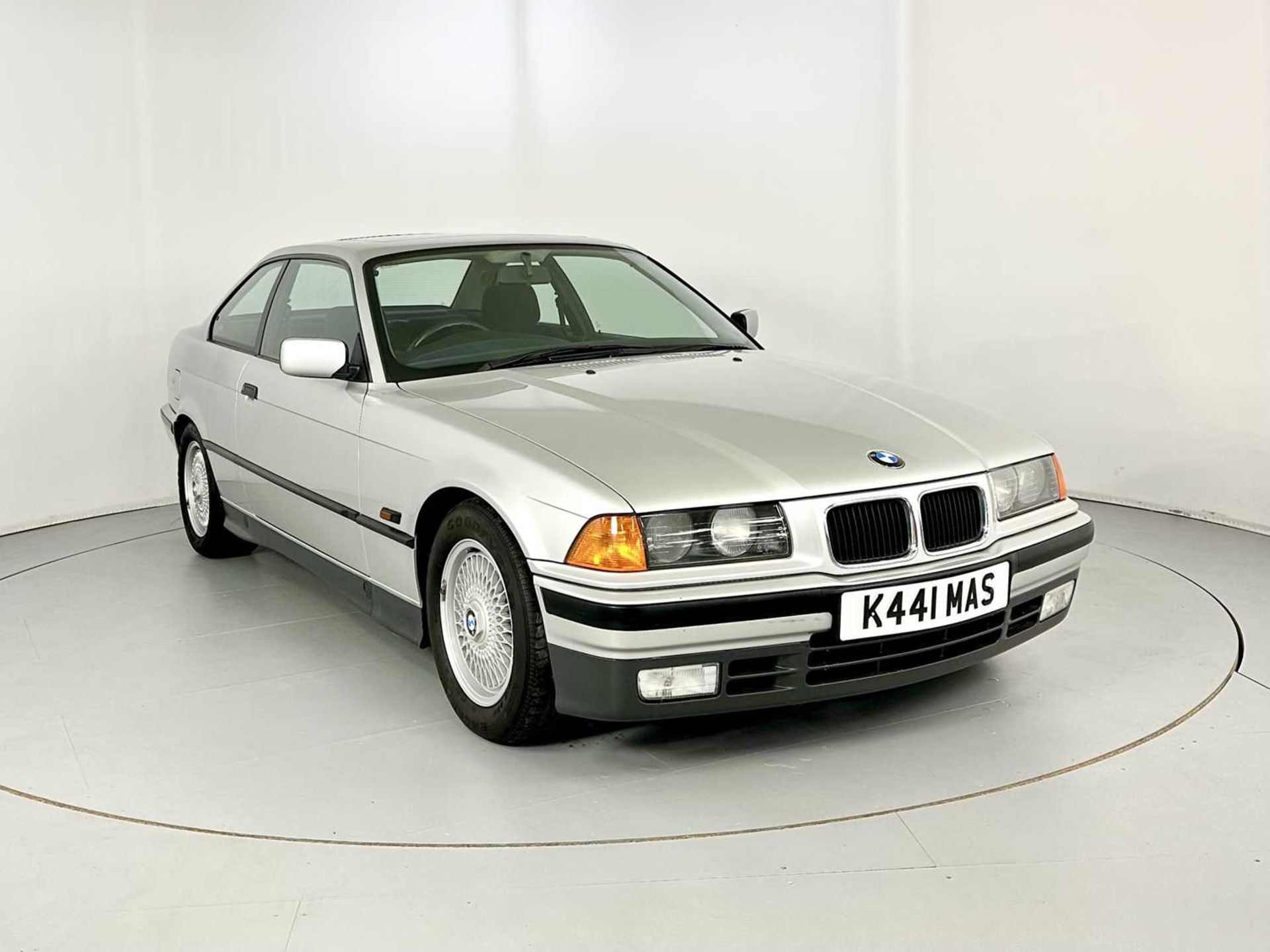 1992 BMW 320i 