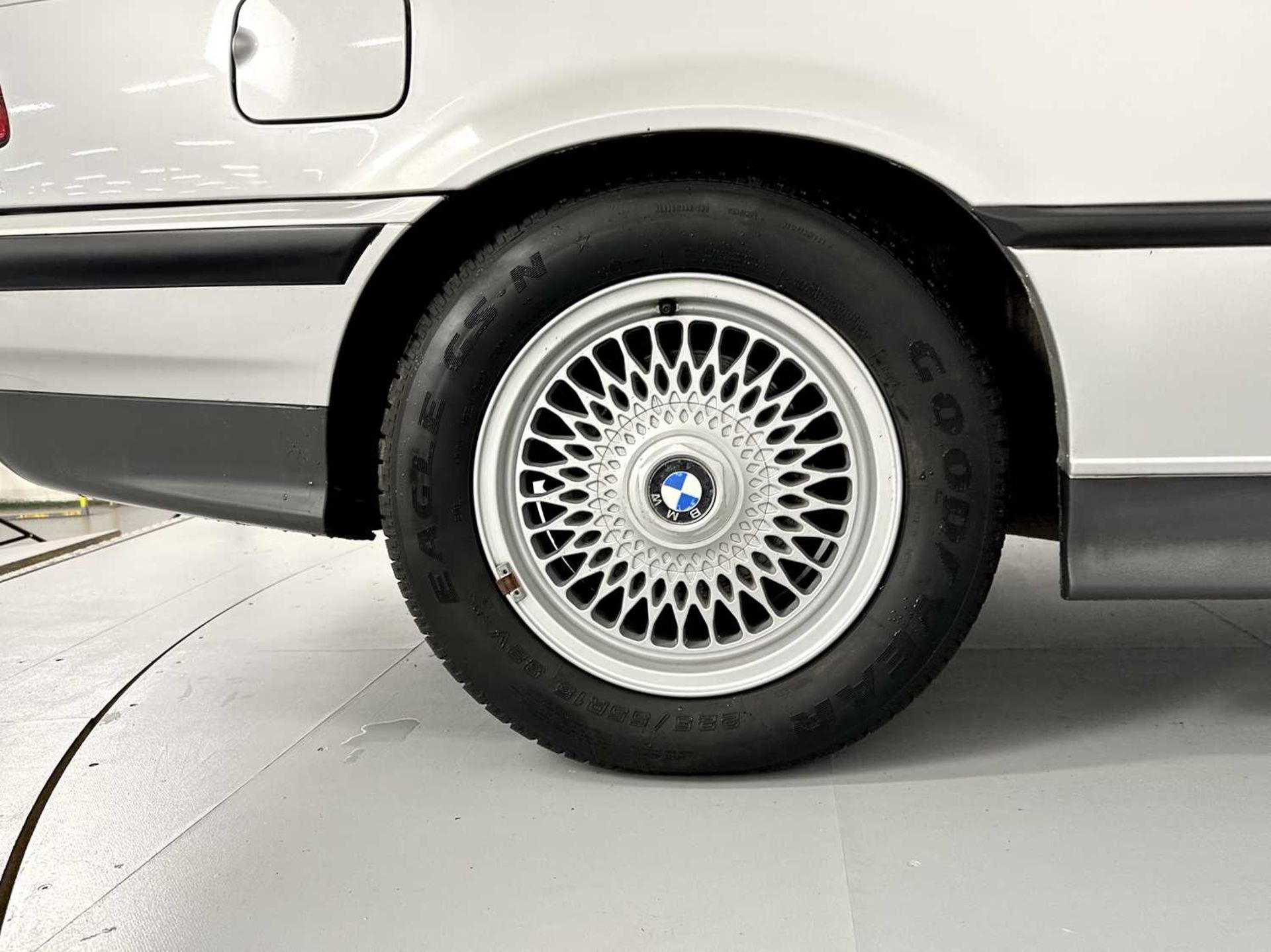 1992 BMW 320i  - Image 13 of 29