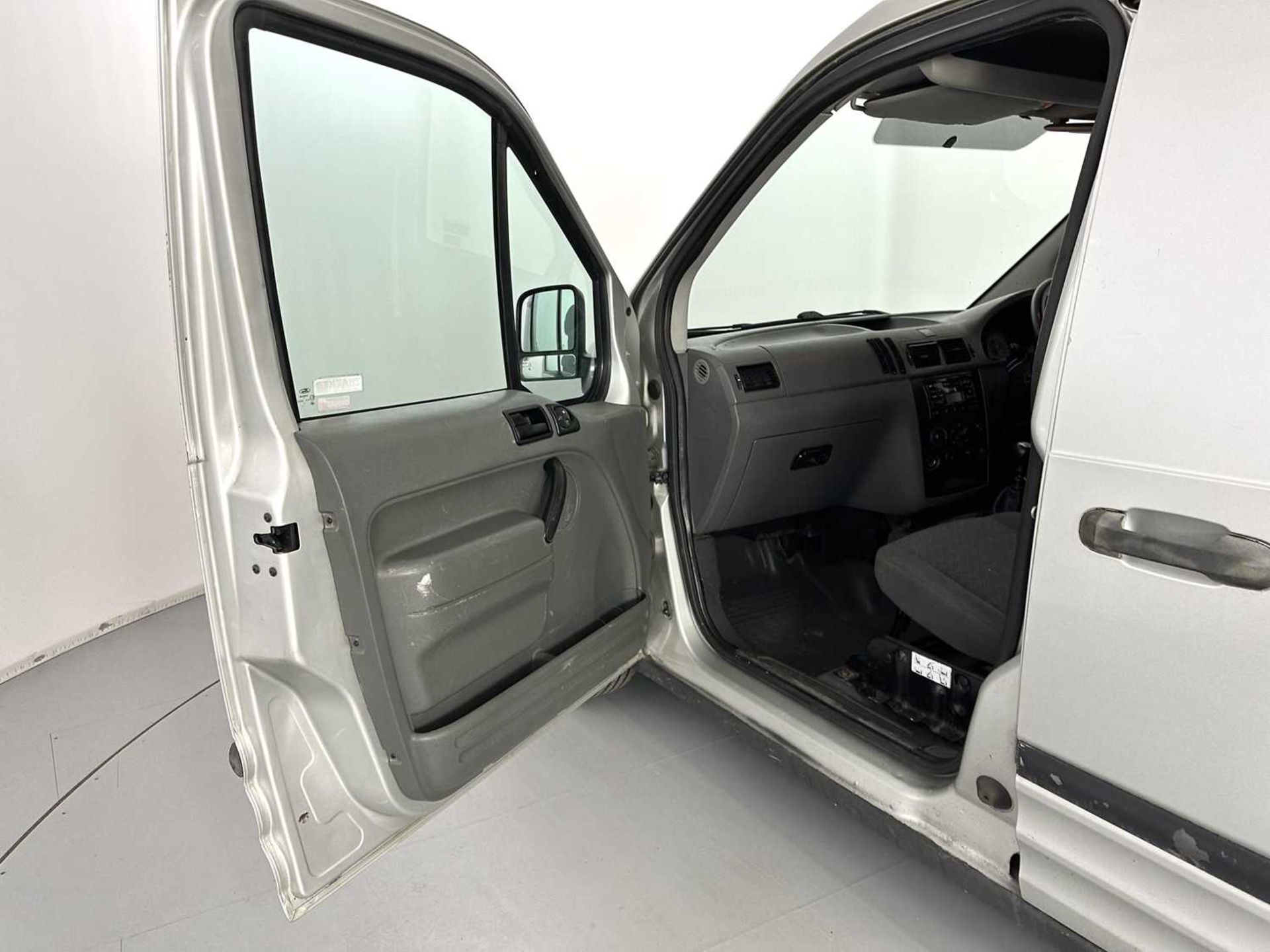 2003 Ford Transit Connect - Image 20 of 30