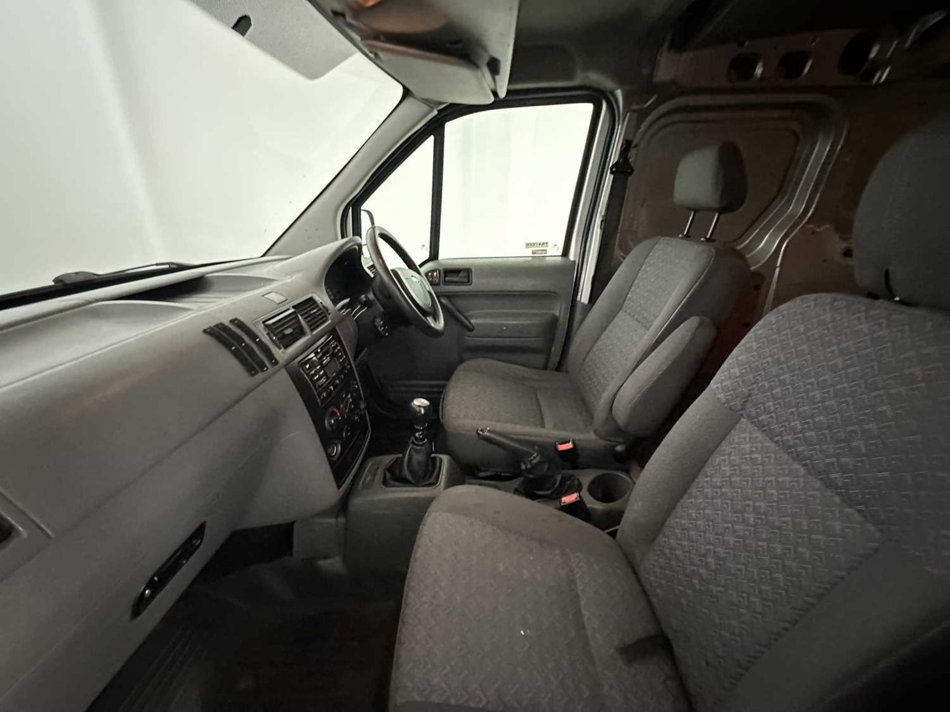 2003 Ford Transit Connect - Image 21 of 30