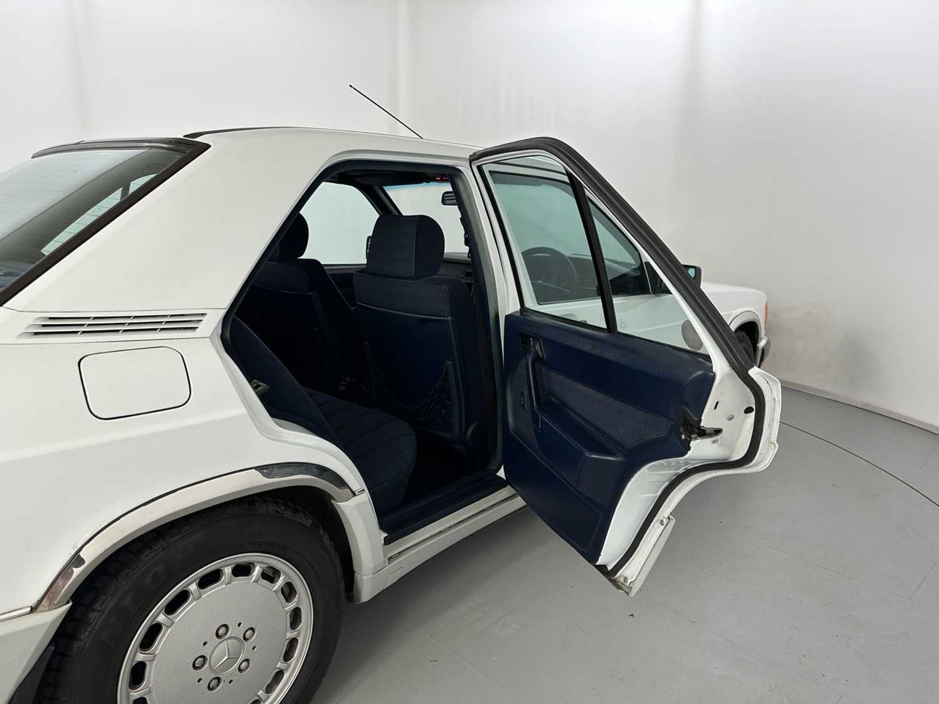 1989 Mercedes-Benz 190E - Image 20 of 34