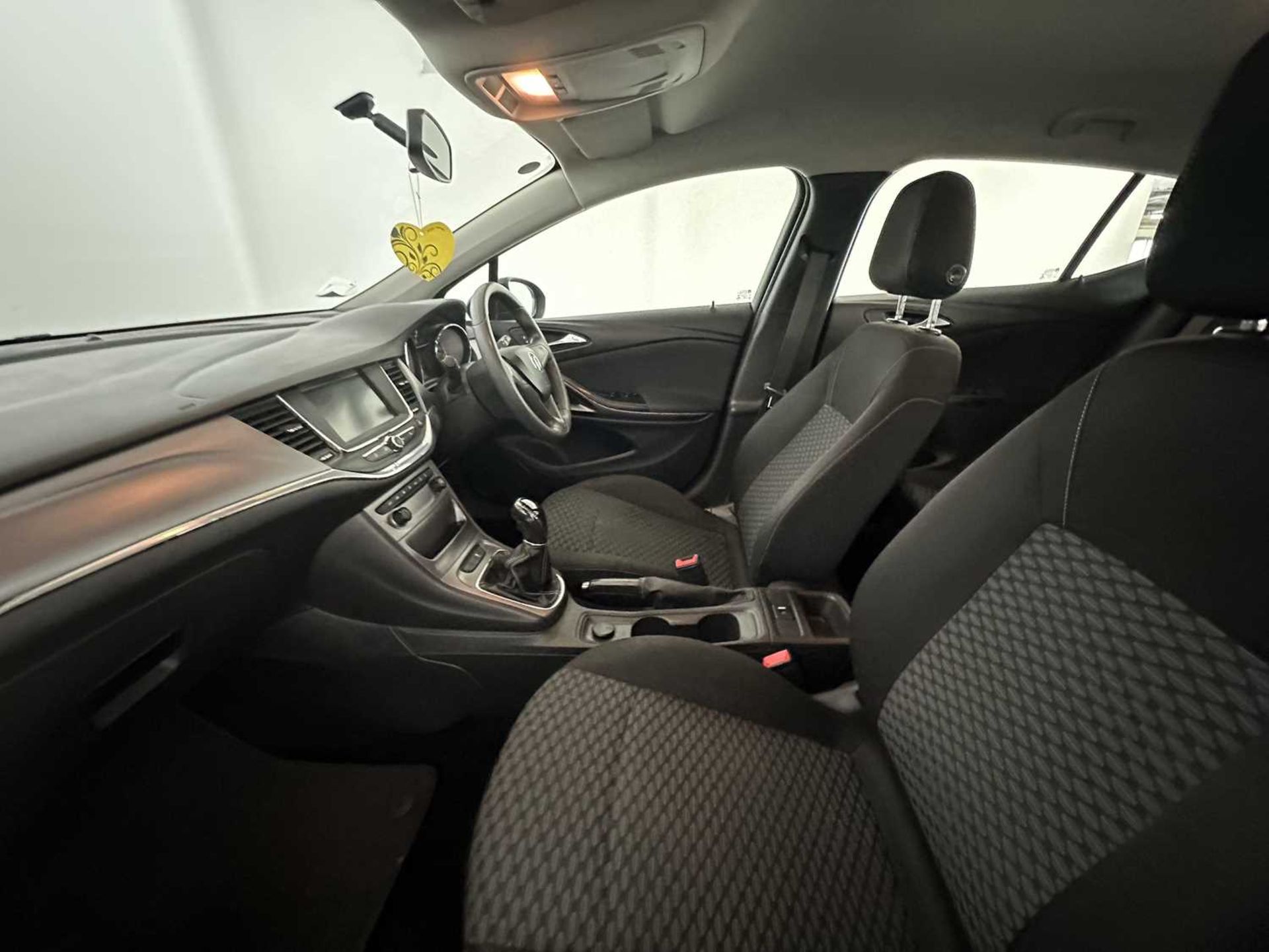 2016 Vauxhall Astra - Image 27 of 34