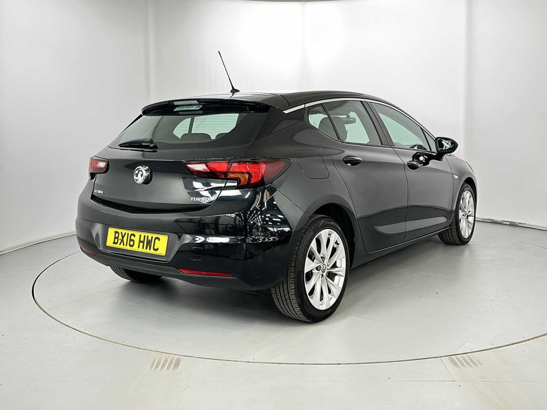 2016 Vauxhall Astra - Image 9 of 34