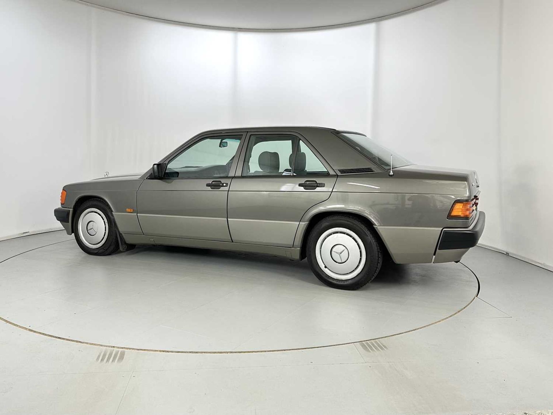 1990 Mercedes-Benz 190E Only 36,000 miles!  - Image 6 of 35