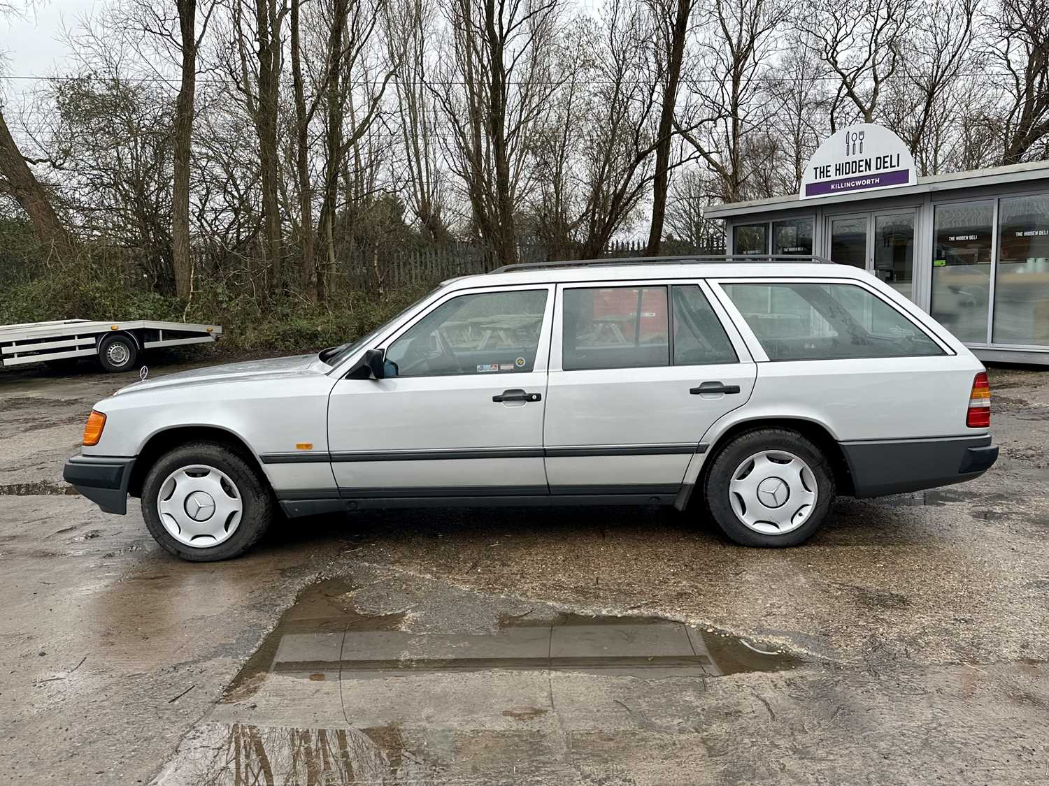 1988 Mercedes-Benz E230 - Image 4 of 15