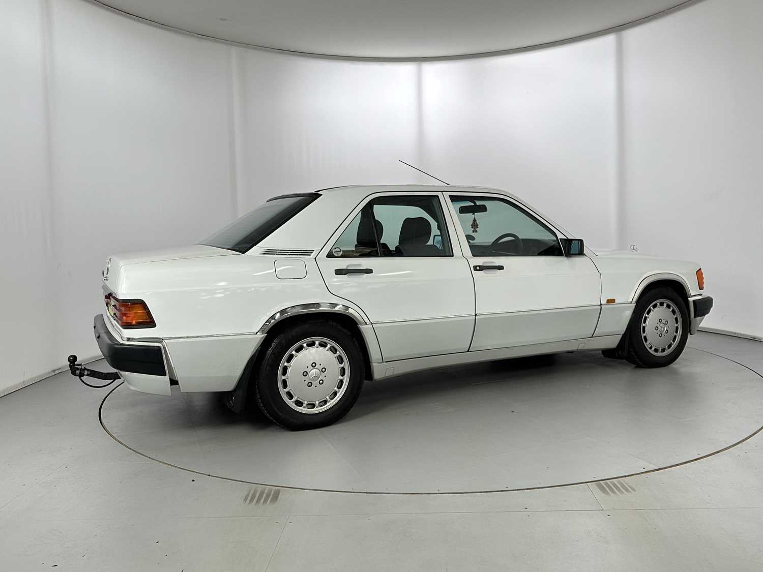 1989 Mercedes-Benz 190E - Image 10 of 34