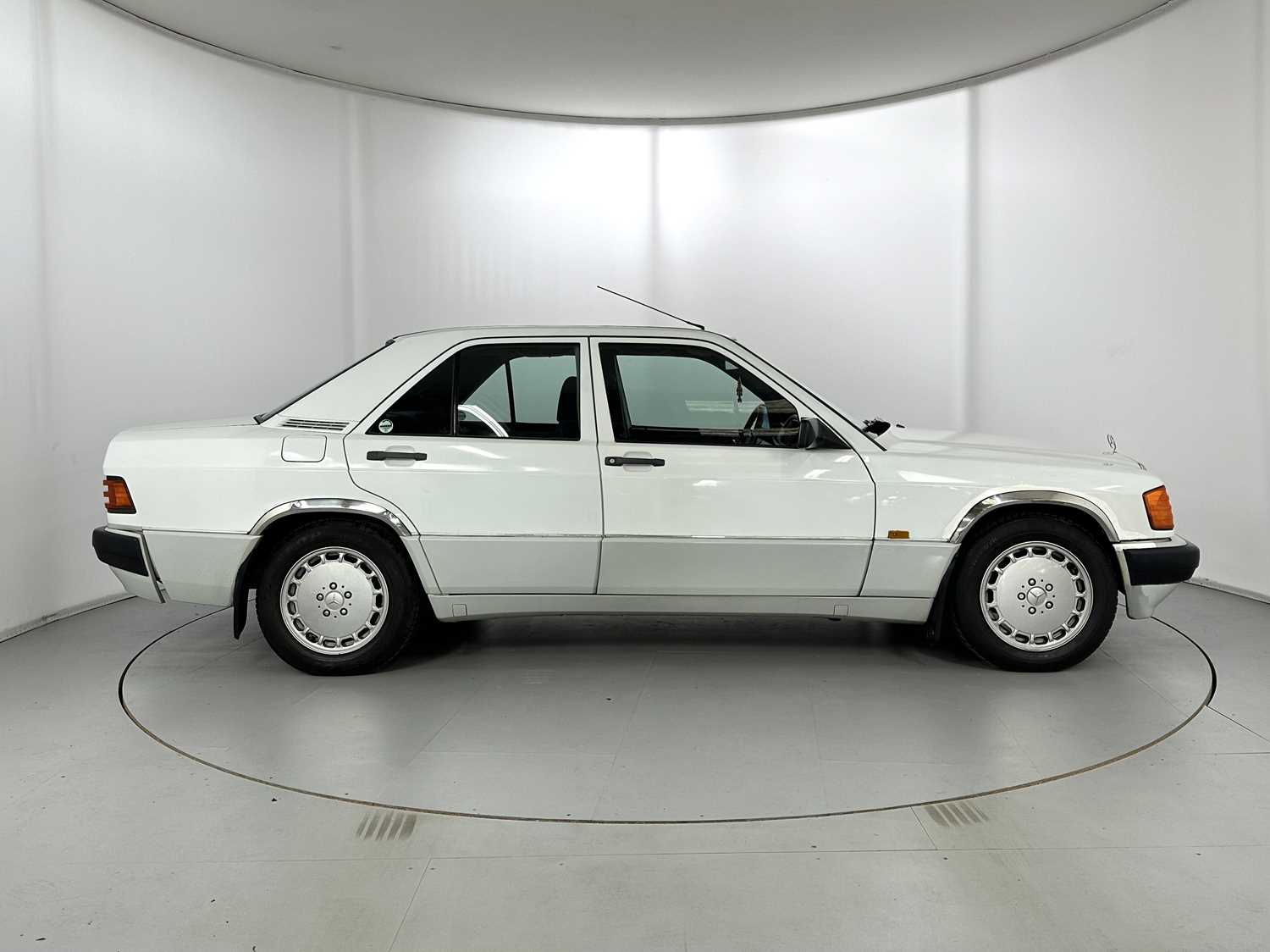 1989 Mercedes-Benz 190E - Image 11 of 34