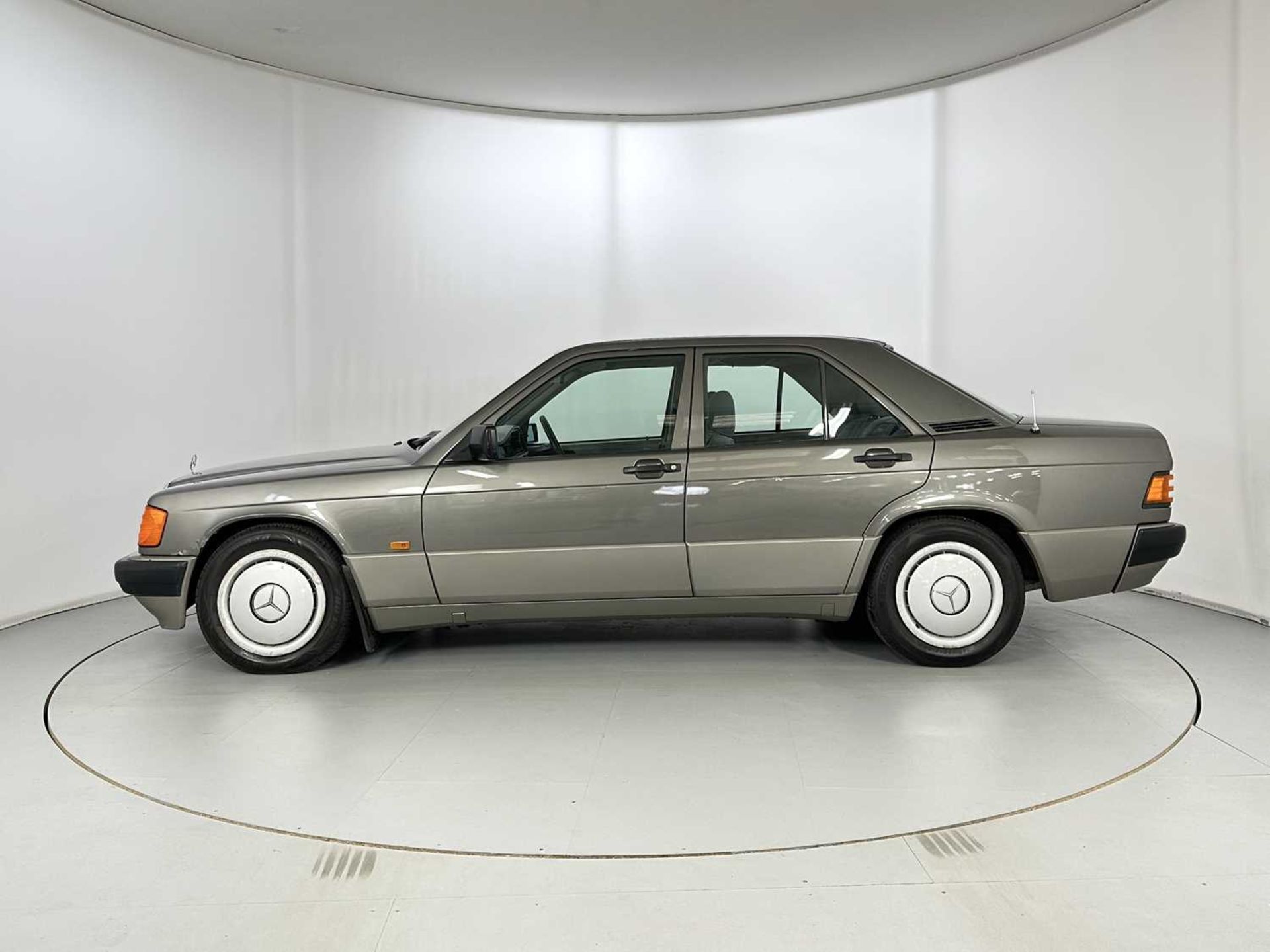 1990 Mercedes-Benz 190E Only 36,000 miles!  - Image 5 of 35