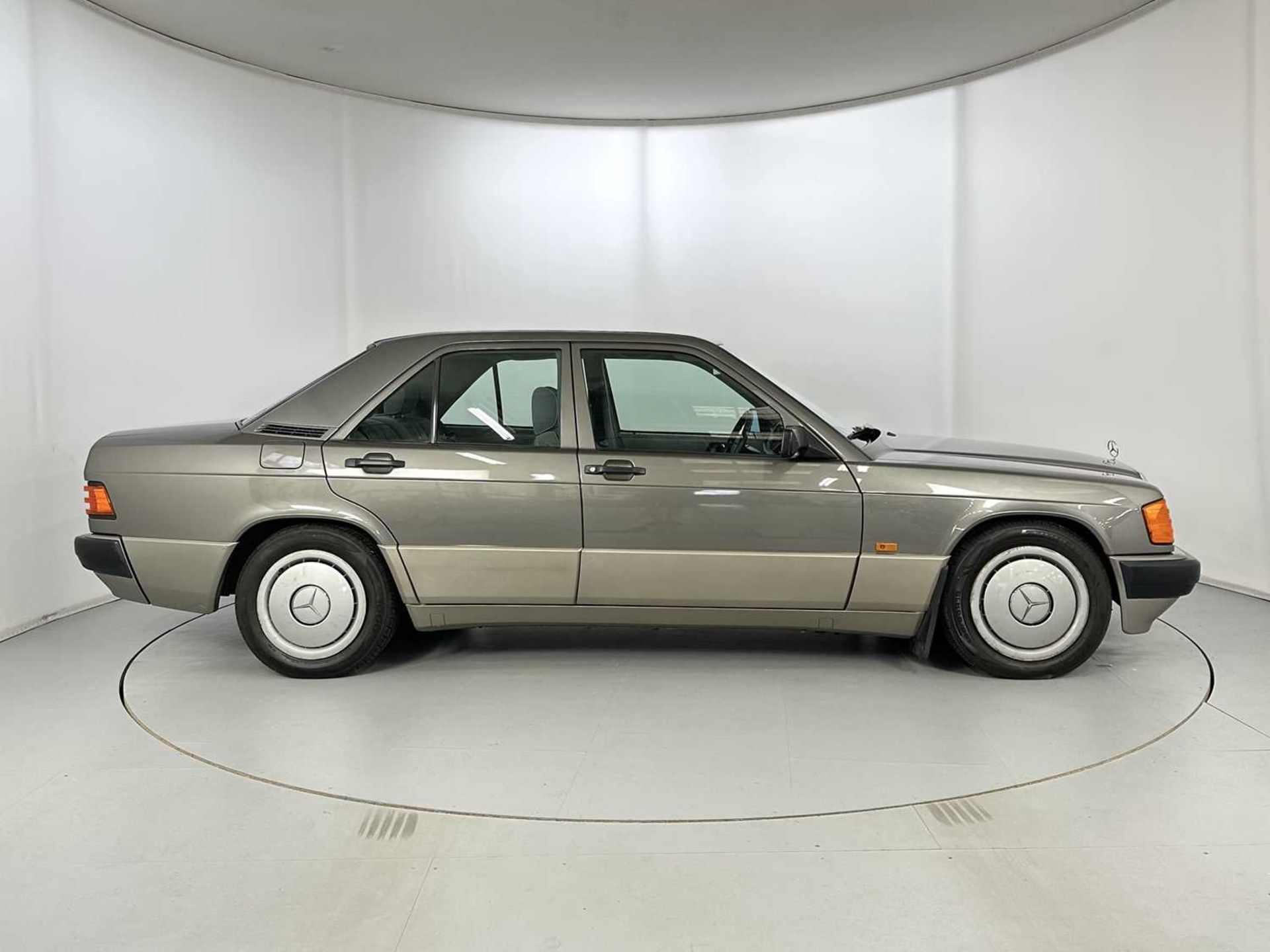 1990 Mercedes-Benz 190E Only 36,000 miles!  - Image 11 of 35