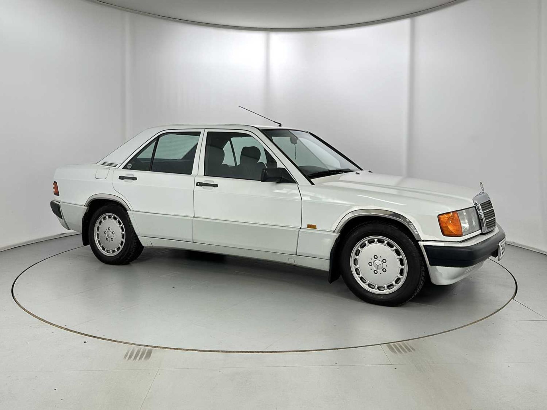 1989 Mercedes-Benz 190E - Image 12 of 34