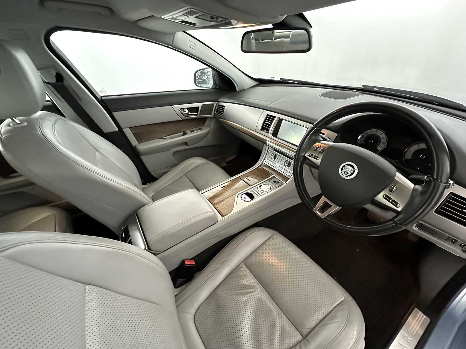 2009 Jaguar XF - Image 19 of 35