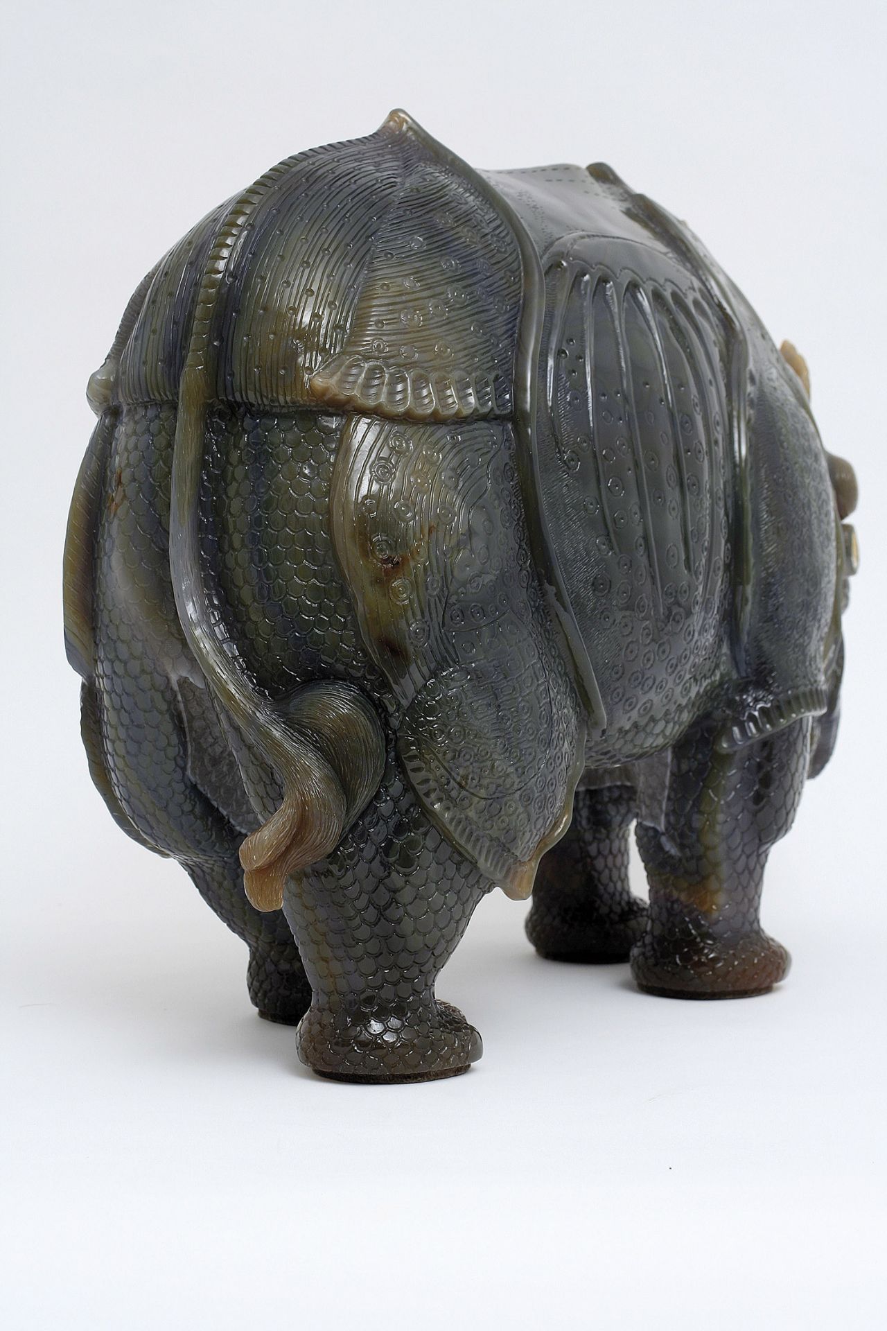 Monumental rhinoceros made of natural agate - Image 3 of 4