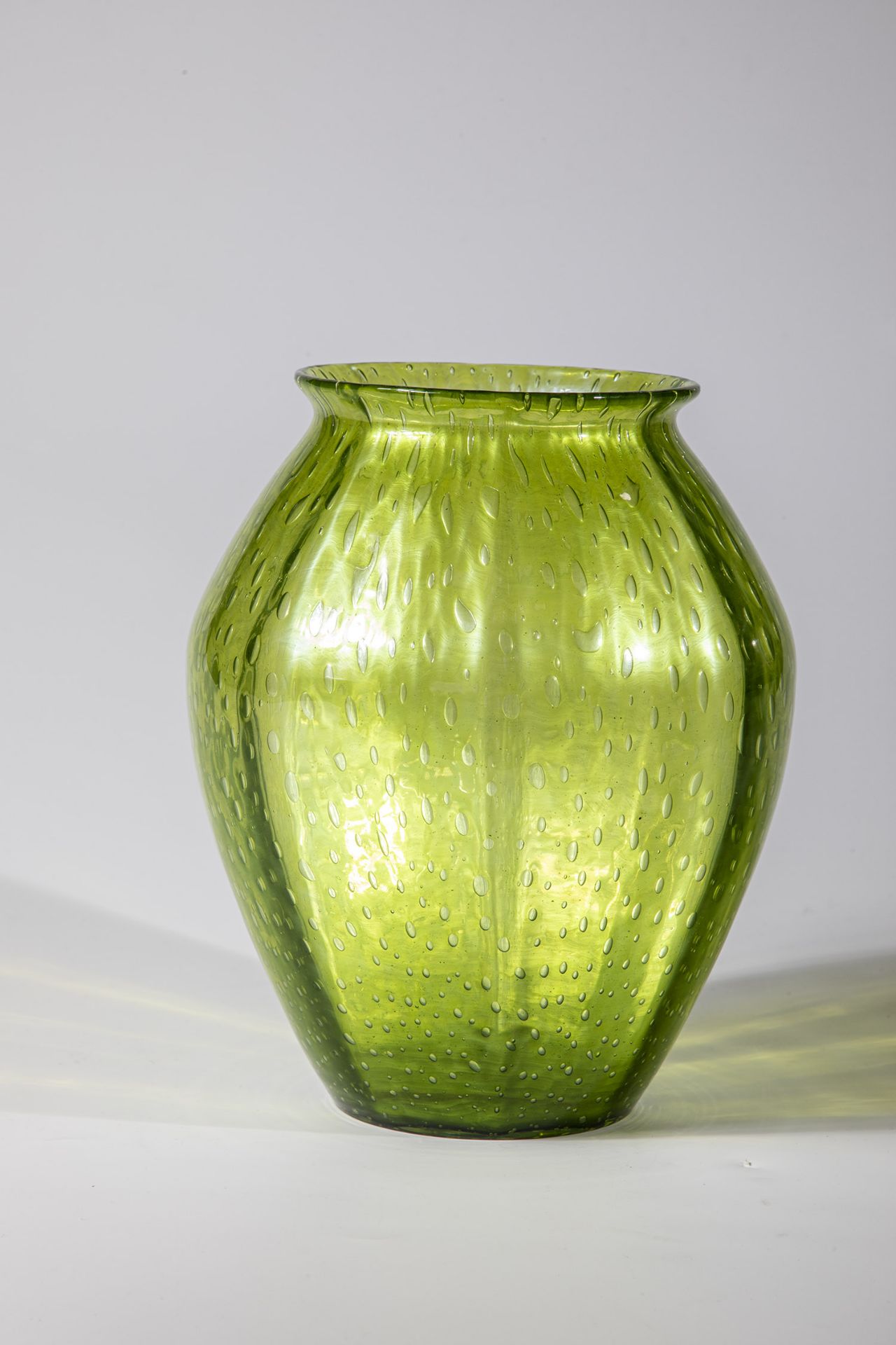 Rare Vase ''May Green Pearl Glass'' - Image 2 of 3