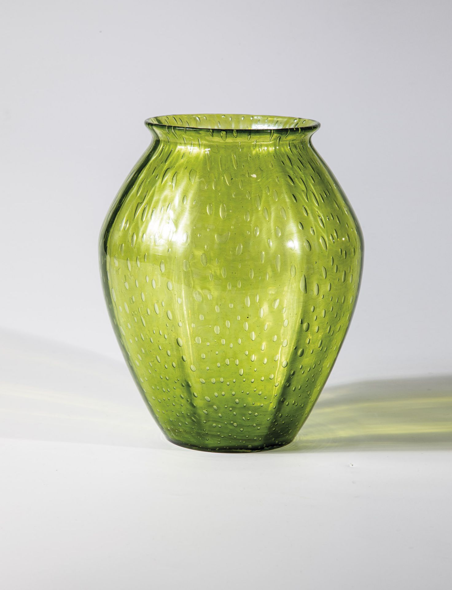 Rare Vase ''May Green Pearl Glass''