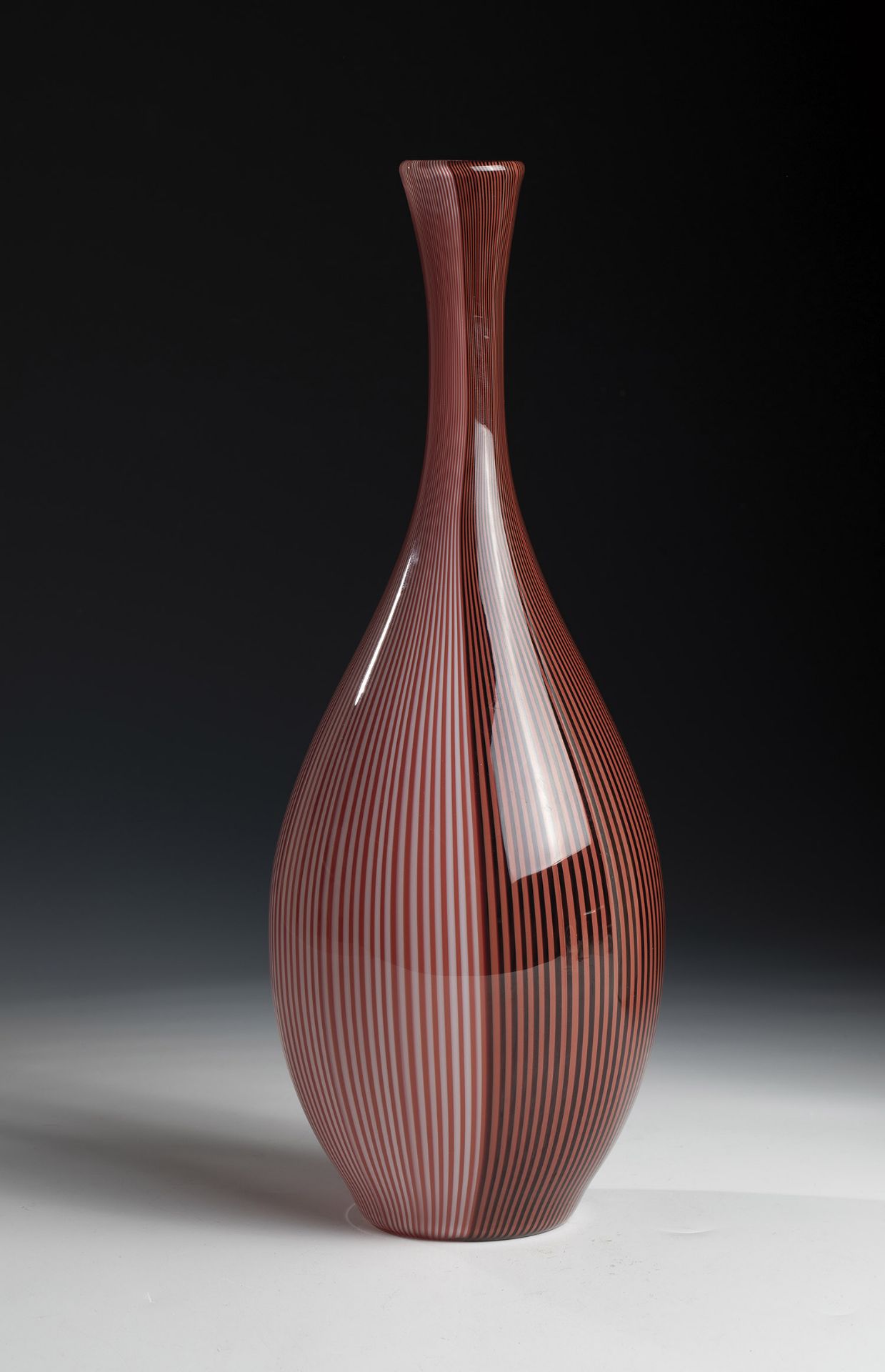 Vase ''Tessuto'' Carlo Scarpa (design), Venini, Murano, c. 1940 Colourless glass, with vertically