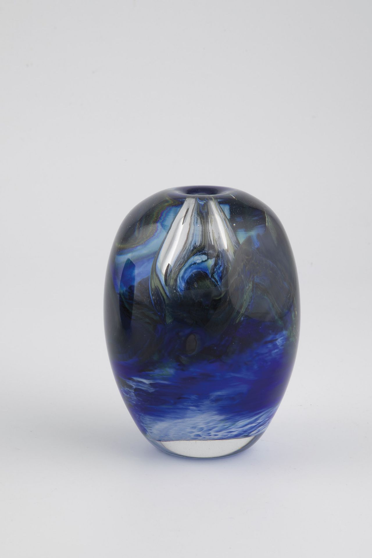 Decorative vase Udo Edelmann, Rheinbach, 1980/1990 Years Oval body made of colourless glass with