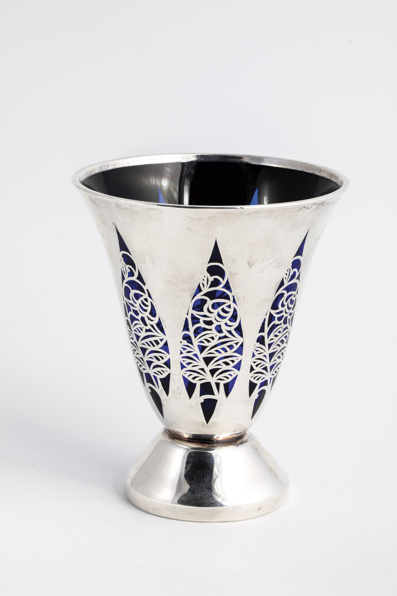 Vase with galvanized fine silver decoration Wohl Jean Beck, Munich, ca. 1925 Cobalt blue glass, with