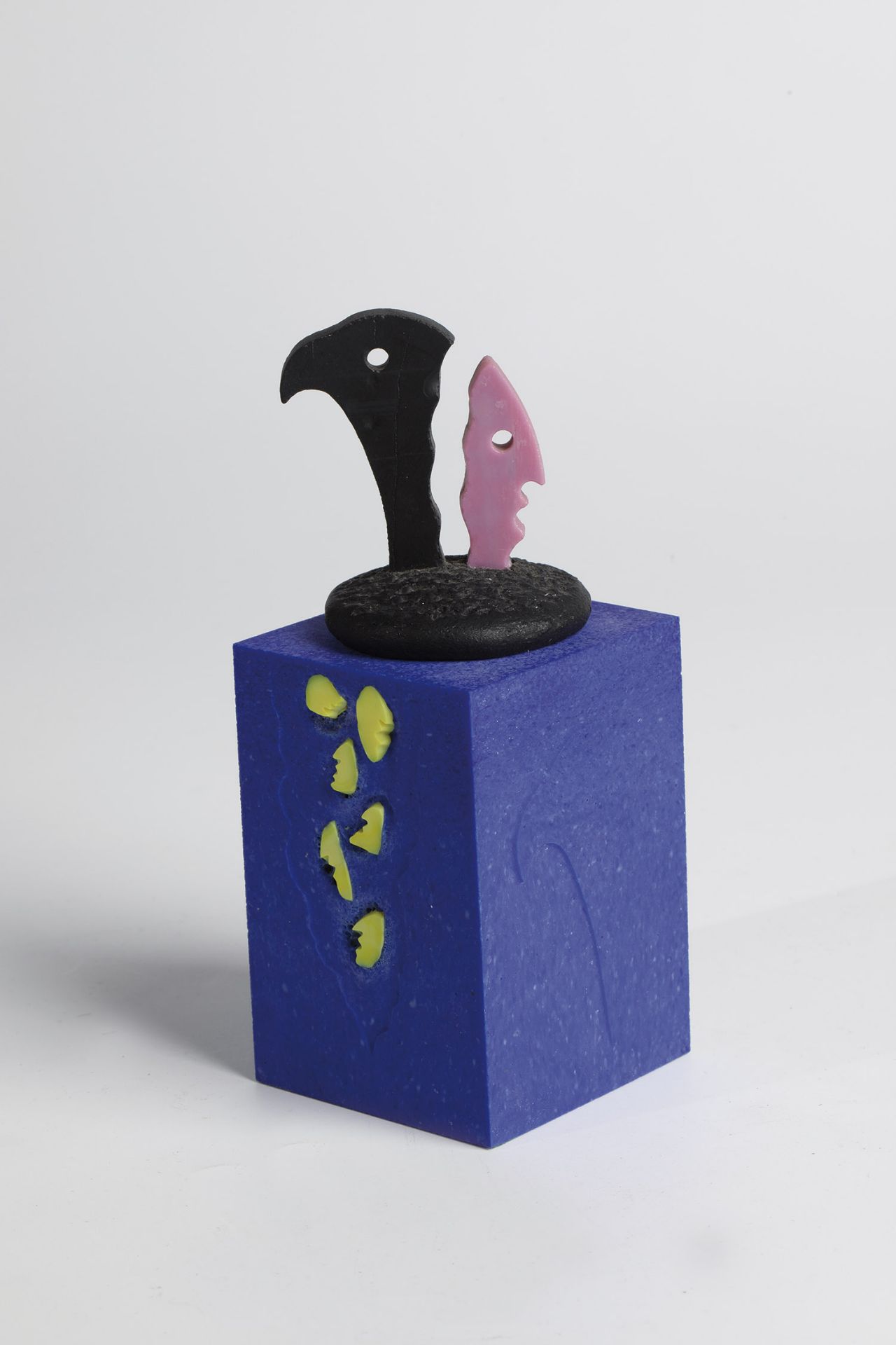 BOTTLE ''Abyss Box'' Keith Brocklehurst, 1985 Opaque glass in blue, dusky pink, black and yellow.