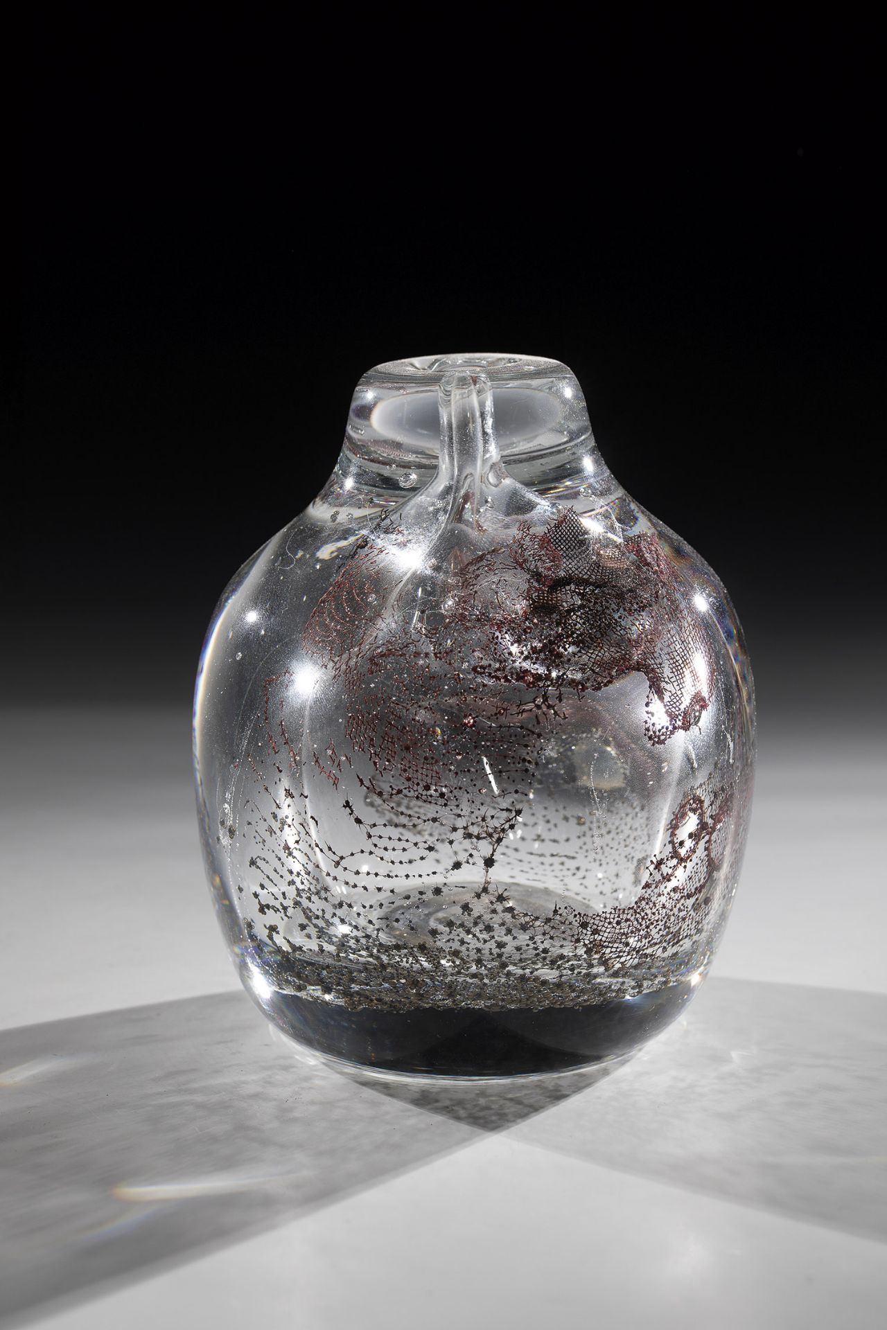 Vase Udo Edelmann, 1979 Colourless, thick-walled glass with wire and copper melting. Signed and