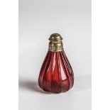 Gold ruby glass vial with vermeil closure Potsdam or Southern Germany, circa 1700 Teardrop-shaped