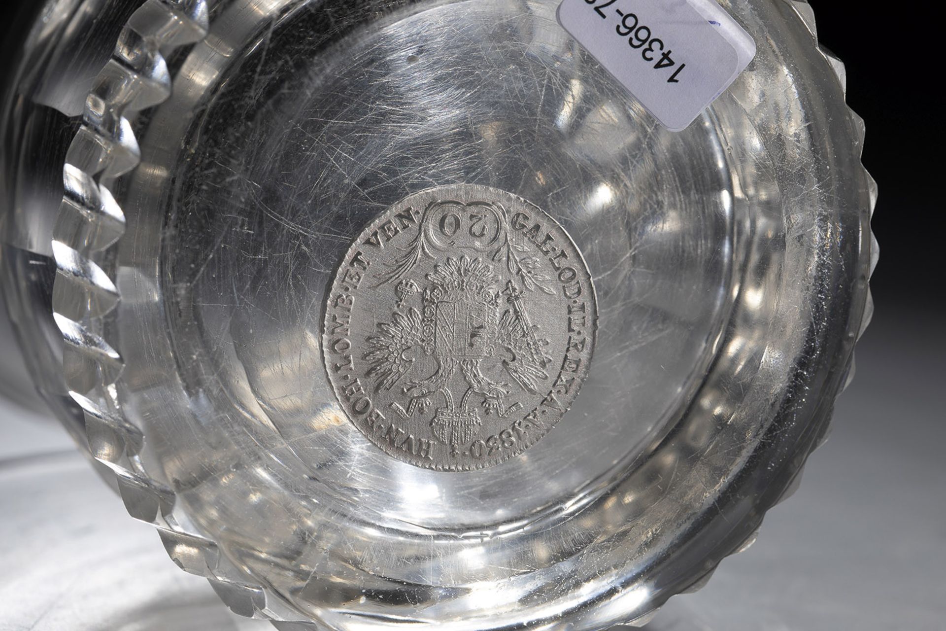 Coin cup with 20 Kreuzer Bohemia, M. 19th century Colourless glass. Coin incorporated in the stand - Image 2 of 2