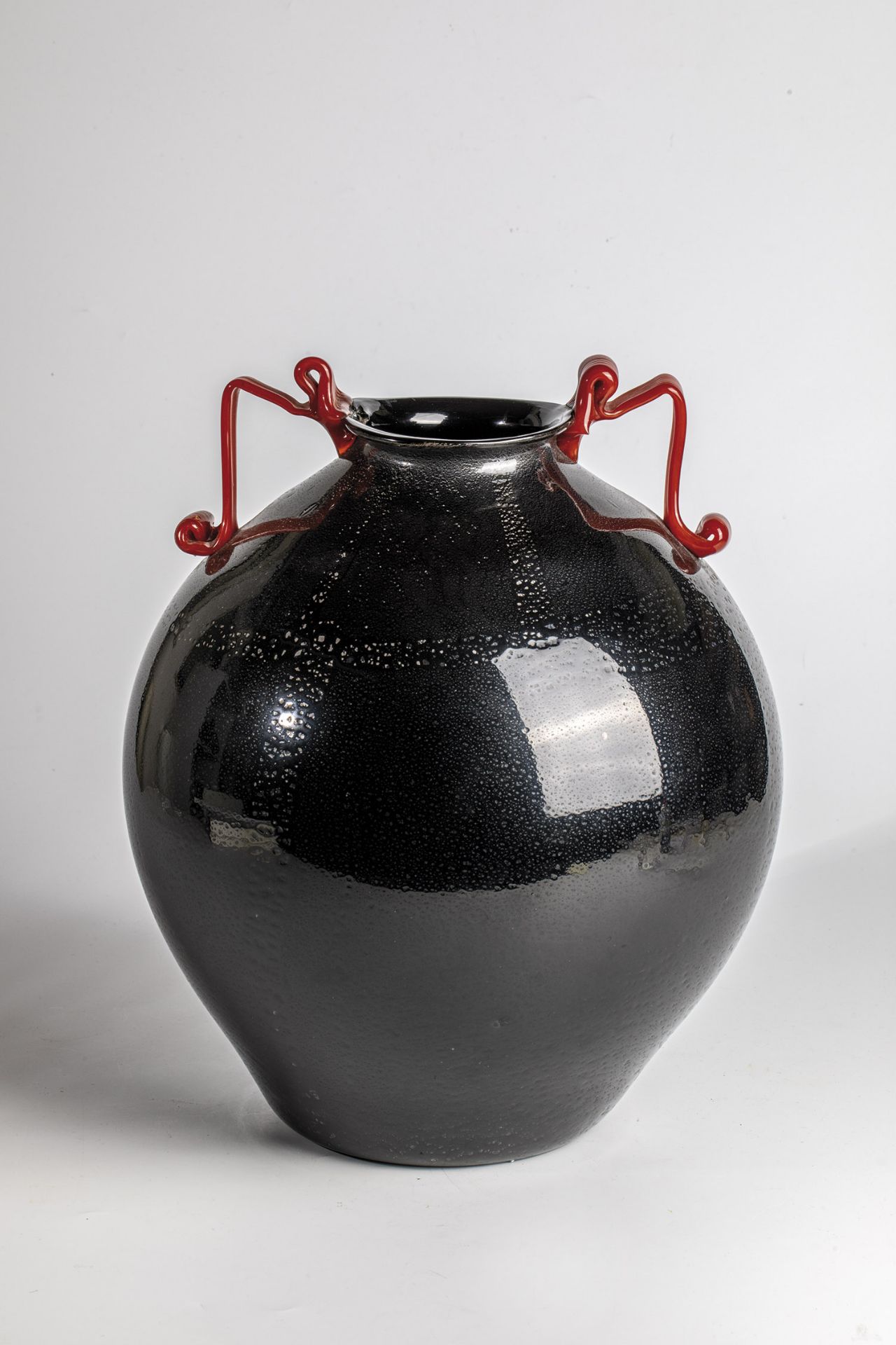 Vase ''Rosso e nero'' Nason & Maschio, Murano, ca. 1934 Thin-walled, black-violet glass with