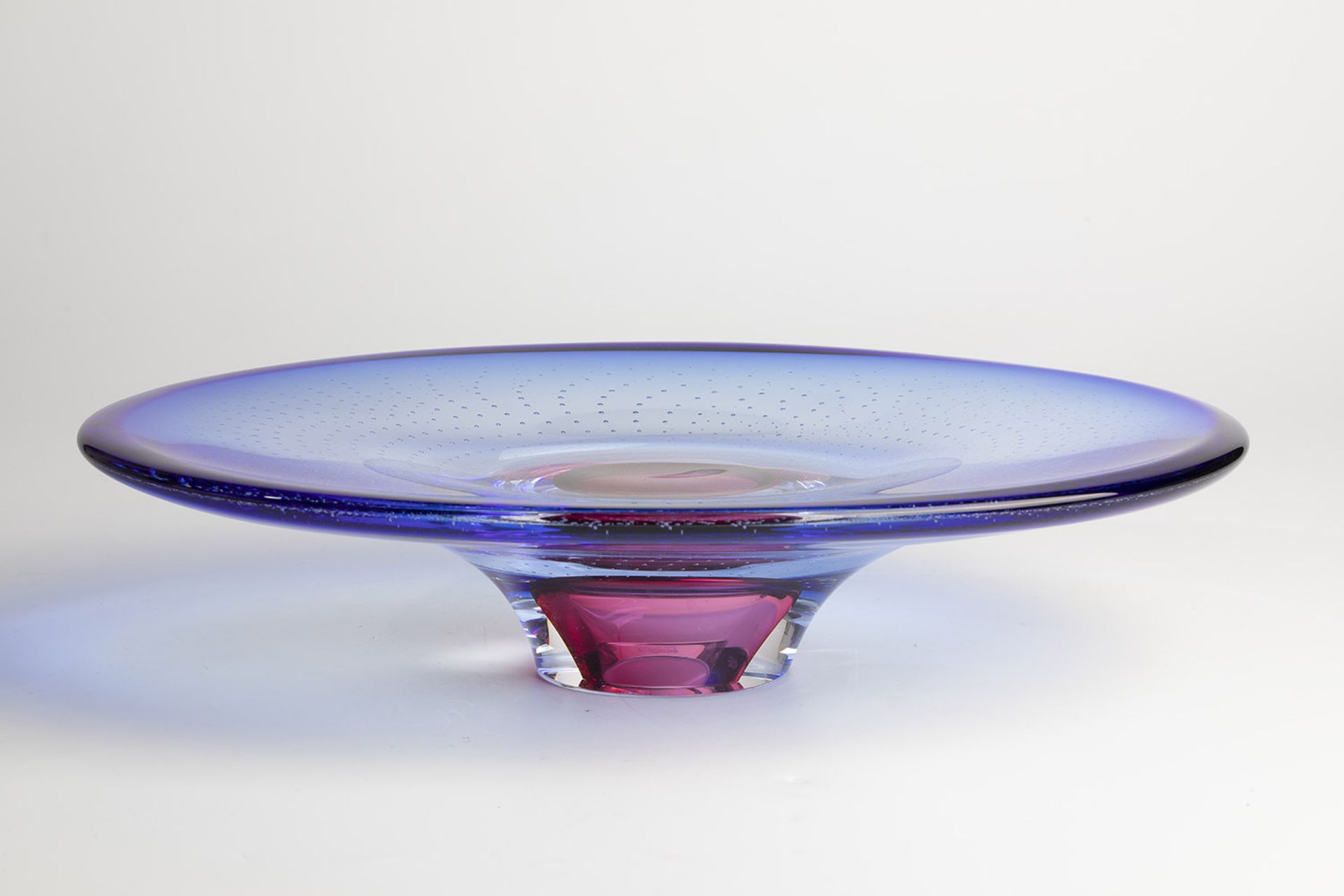Bowl ''Zoom'' Goeran Waerff (design), Kosta Boda, ca. 1999 Thick-walled, colourless glass with - Image 2 of 3