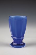 Agatin-Becher Wohl Buquoysche Glashuette, Georgenthal, 1835-1840 Kobaltblaues Glas mit opalisierende